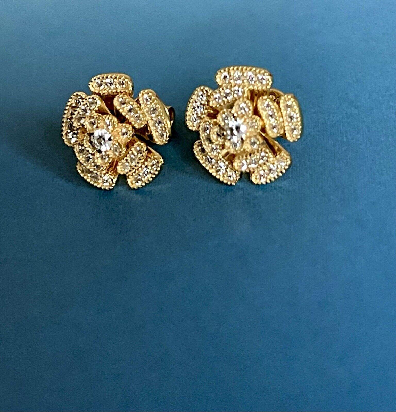 Cervin Blanc 18ct Yellow Gold Diamond Earrings 0.50ct Alpine Rose Studs VS For Sale 2