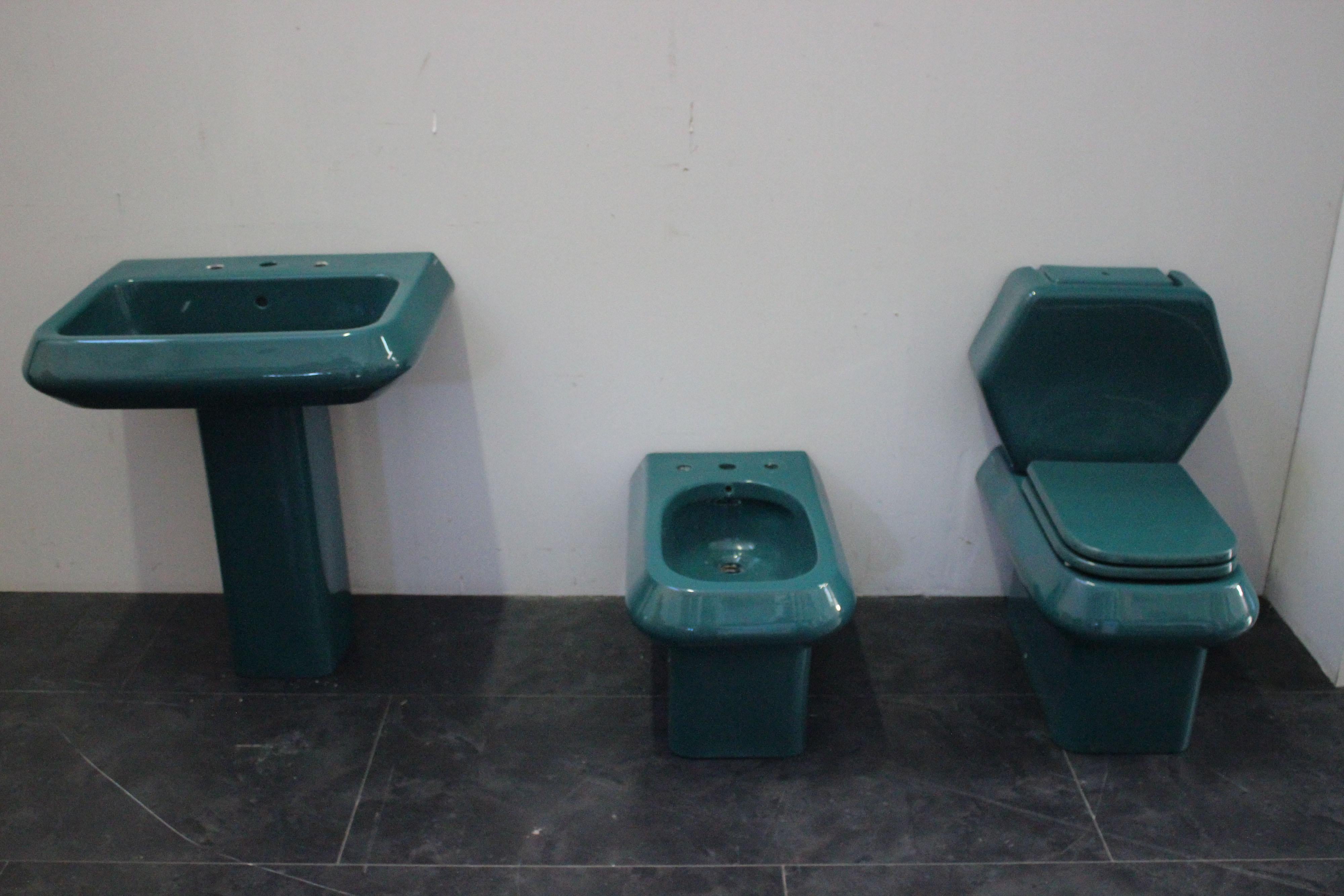 Cesame Sanitary Group Erice serie 70: 
Set composto da lavabo con colonna H76X80X58; 
bidet H38X43X65; 
WC H46X40X70 completo di sedile e cassetta WC H37X52X18.
L'imballaggio con pluriball e scatole di cartone è incluso. Se è necessario un