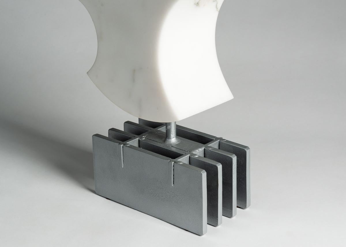 Intagliato a mano Cesare Arduini, Scultura astratta in marmo e acciaio, Stati Uniti, 2019 in vendita