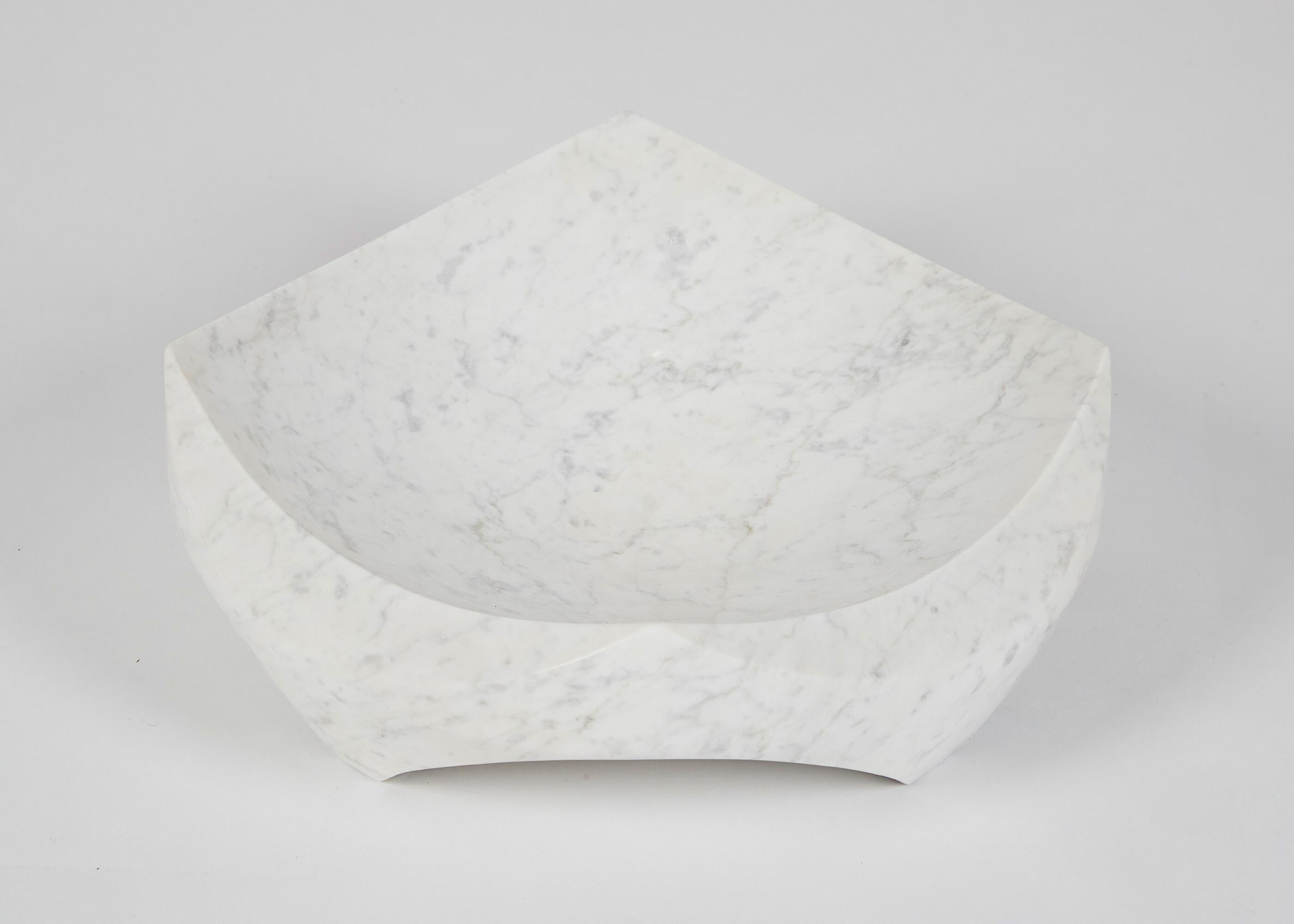 Sculpté à la main Cesare Arduini, Centre de table en marbre blanc, États-Unis, 2020 en vente