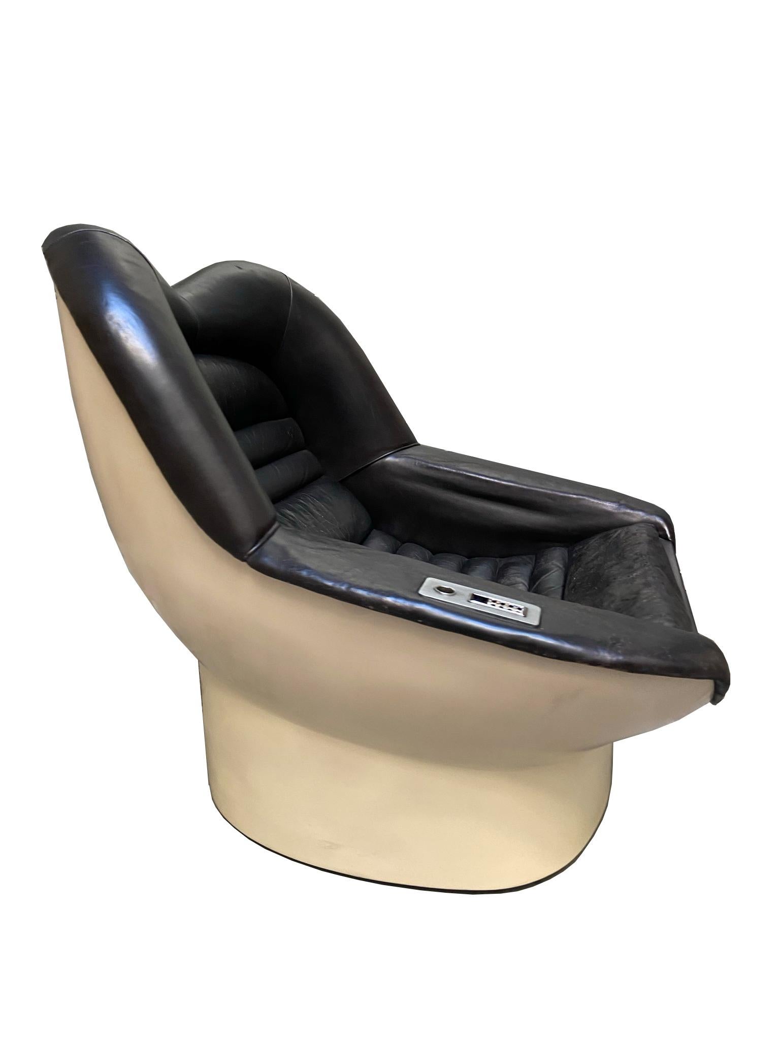 Very rare Alda model armchair made of fiberglass and leather. Cesare Casati design for Comfort, Italy, 1966.