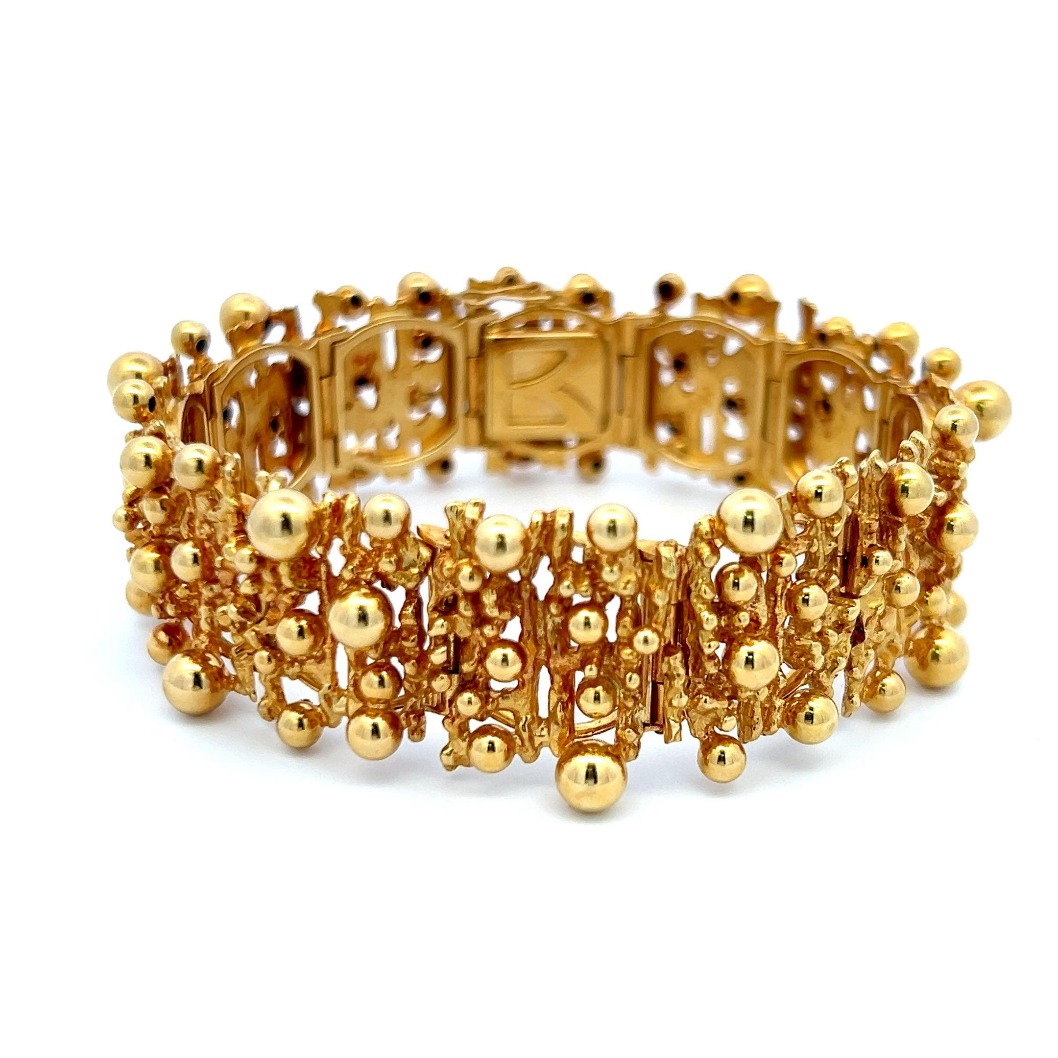 Designer :
CESAR DE VECCH


Titre :
Cesar De Vecch Bracelet à maillons en or jaune 18 carats


Le style :
Lien


Métal :
Or jaune 18 carats


Dimension :
7*0.86*0.24IN 


Poids :
72,1 grammes


Condit :
Vintage By


ID du produit :
4J1514


Note