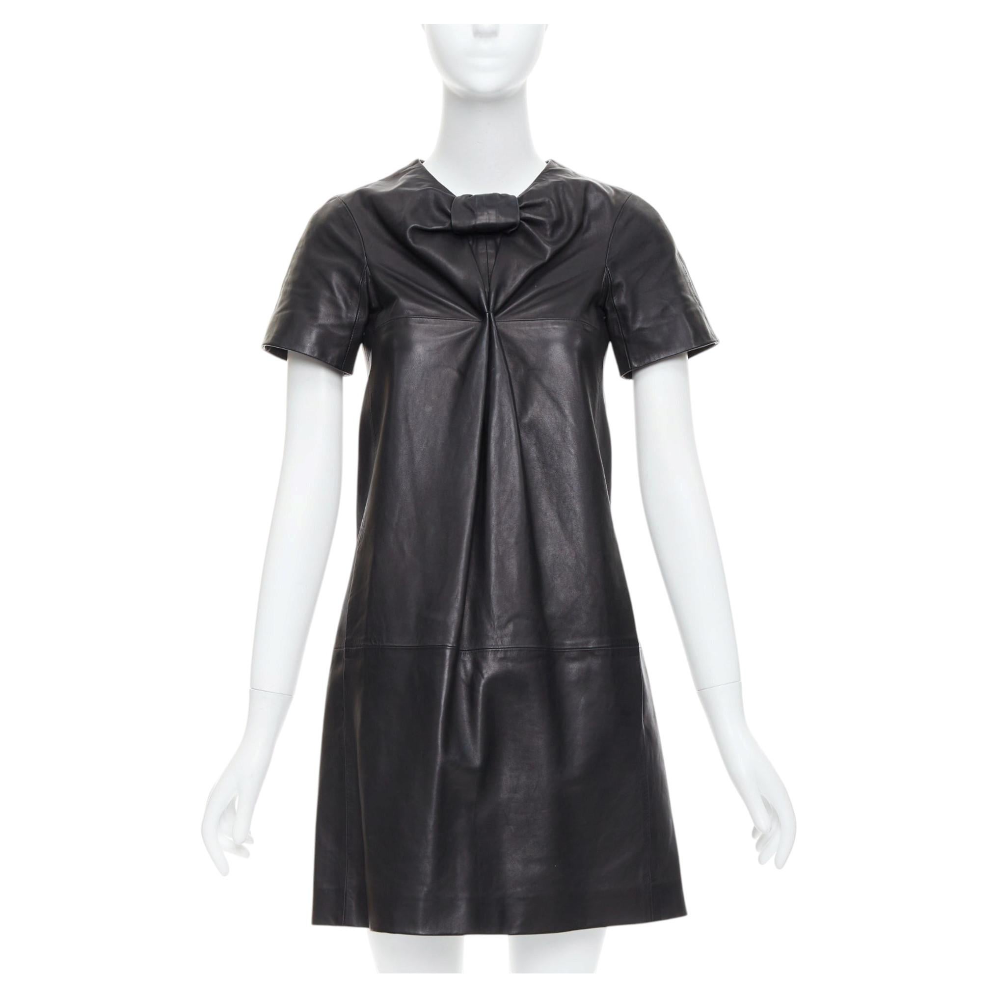 CESARE FABBRI - Robe à manches courtes doublée de soie en cuir avec nœud noir IT40 S en vente