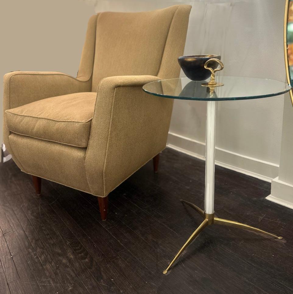 Cesare Lacca Attributed Fluted Murano Glass and Brass Side Tables. Latón en venta
