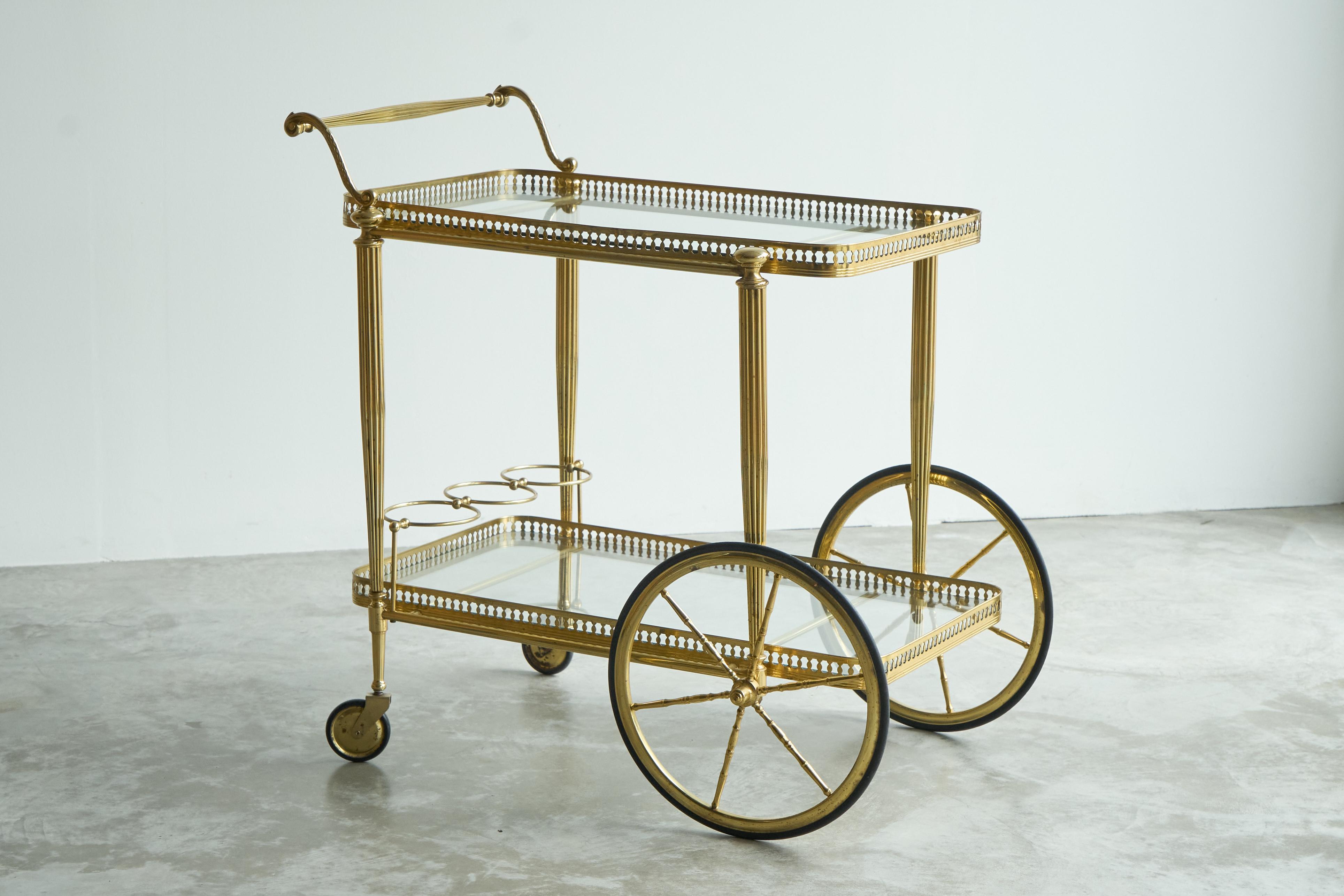 Cesare Lacca Bar Cart in Brass and Glass, Italy, 1950s.

A wonderful mid century Italian bar cart by Cesare Lacca with very distinct neoclassical touches. Great combination of materials - brass and glass. Very good period correct wheels and a nice