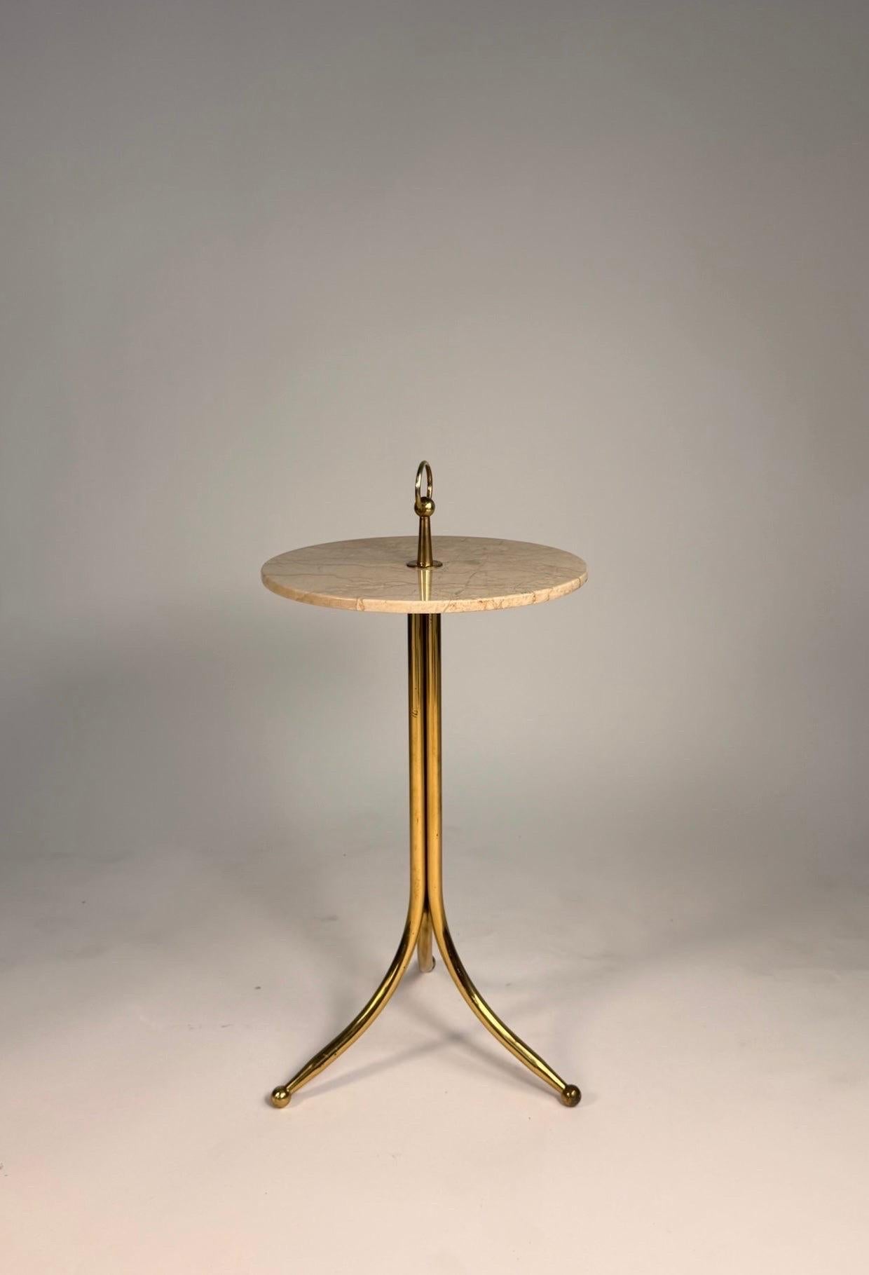 Table d'appoint en laiton et travertin de Cesar #4856 en vente 1
