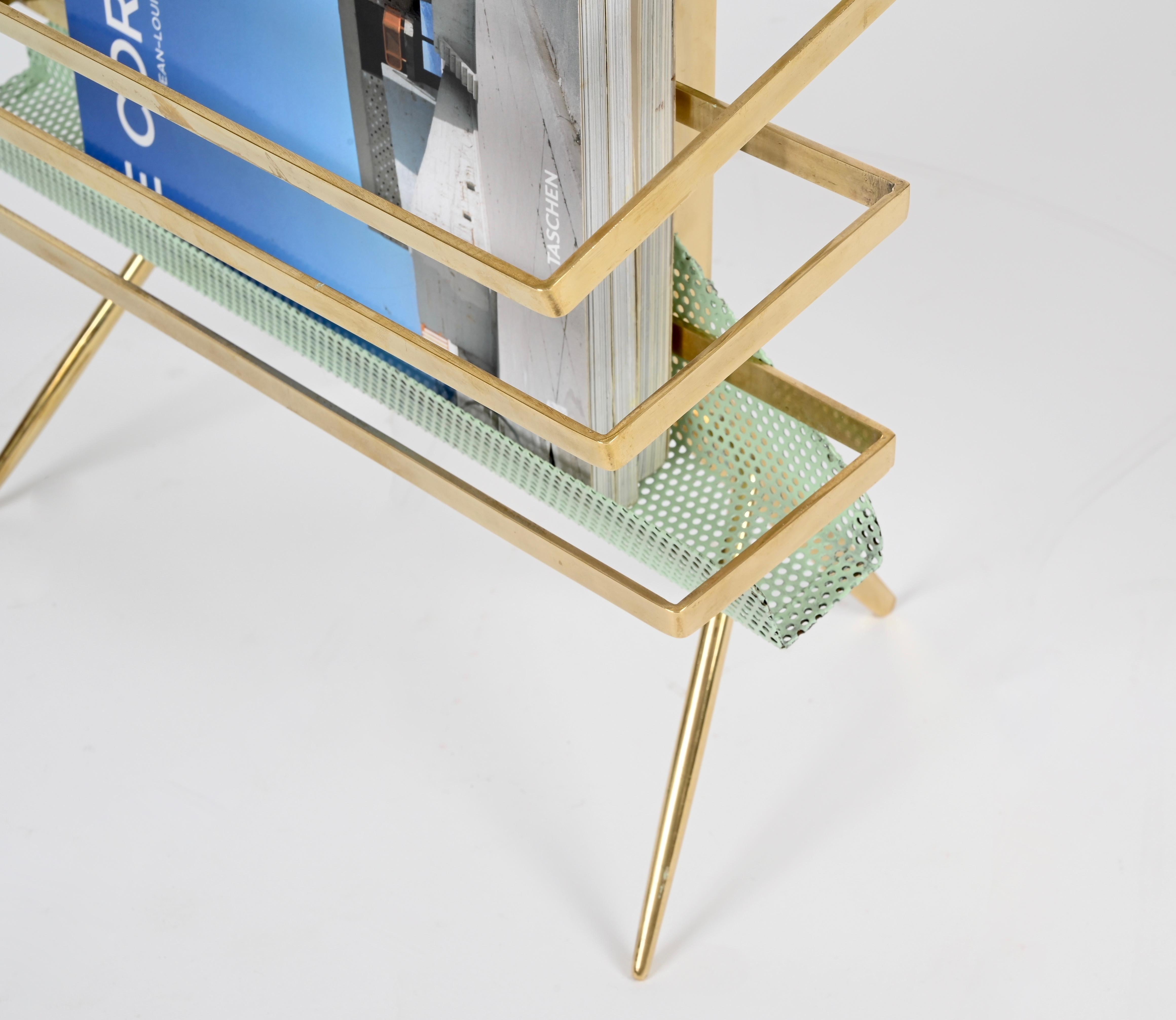 Revistero Cesare Lacca de latón y metal verde perforado, Italia, años 50 en venta 2