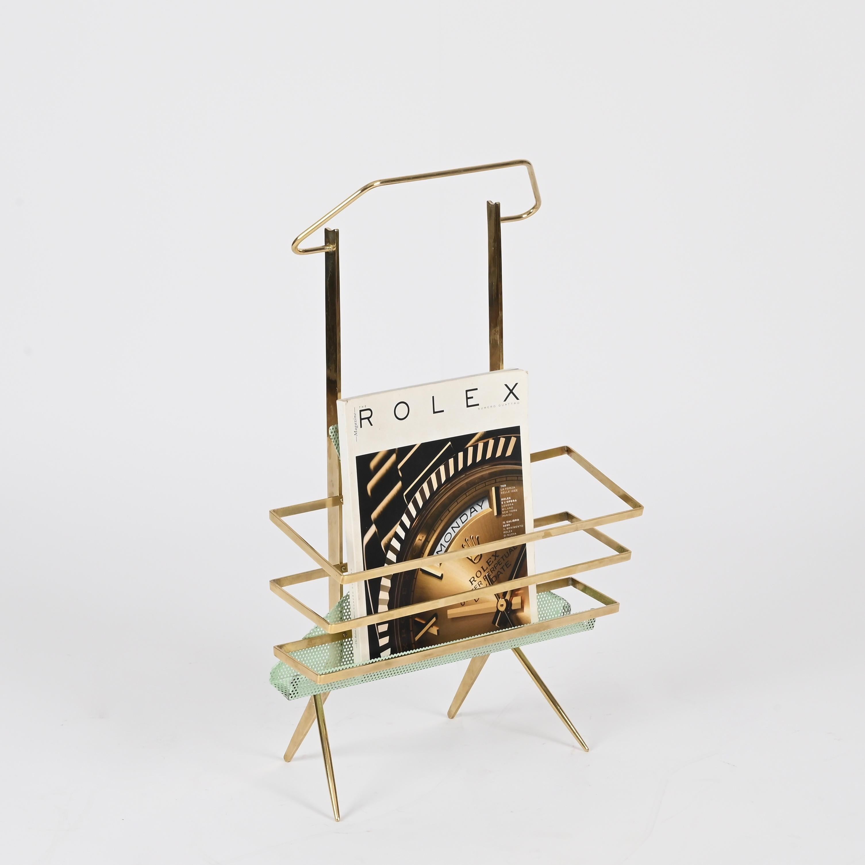 Revistero Cesare Lacca de latón y metal verde perforado, Italia, años 50 en venta 4