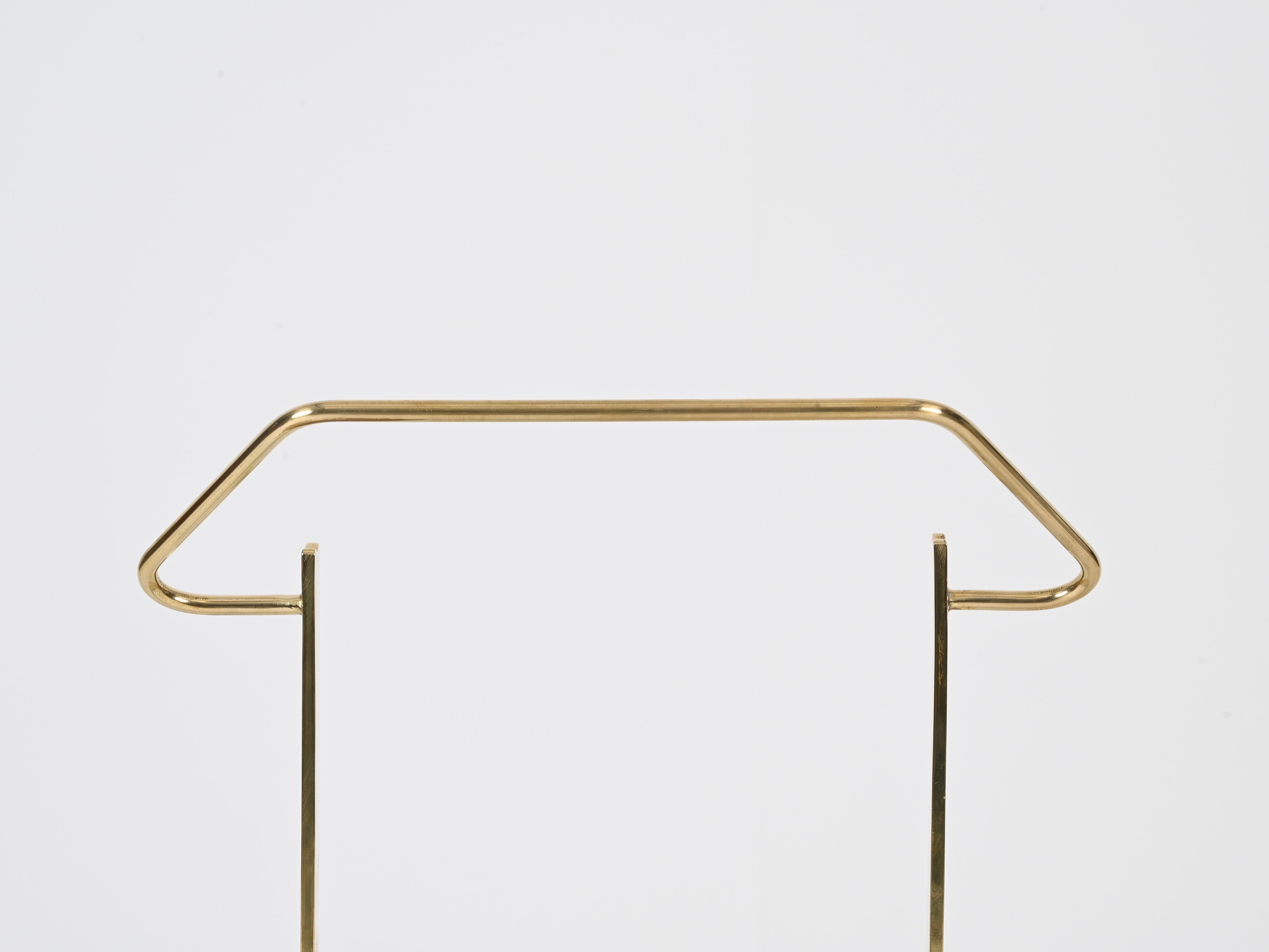 Revistero Cesare Lacca de latón y metal verde perforado, Italia, años 50 en venta 5