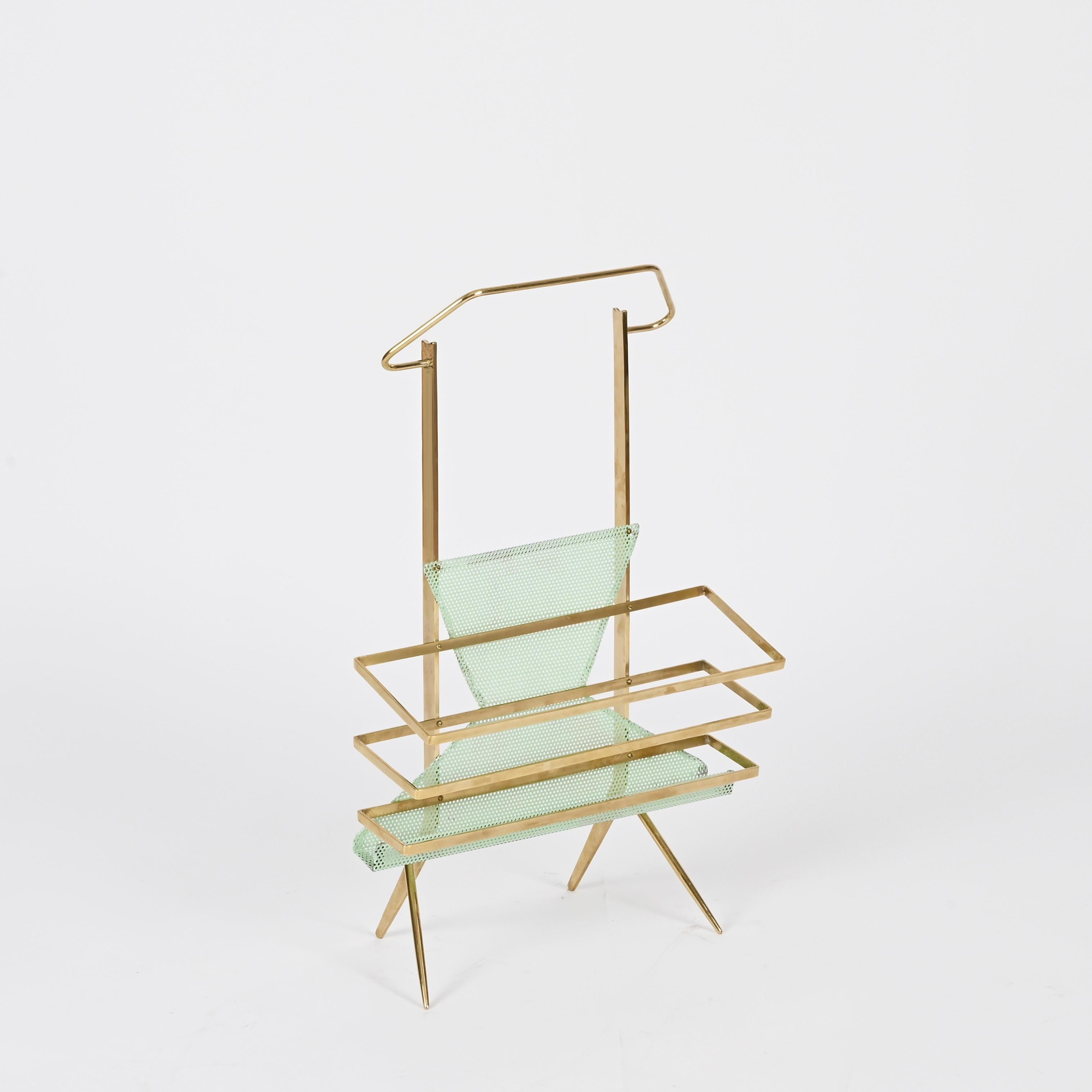 Revistero Cesare Lacca de latón y metal verde perforado, Italia, años 50 en Bueno estado para la venta en Roma, IT