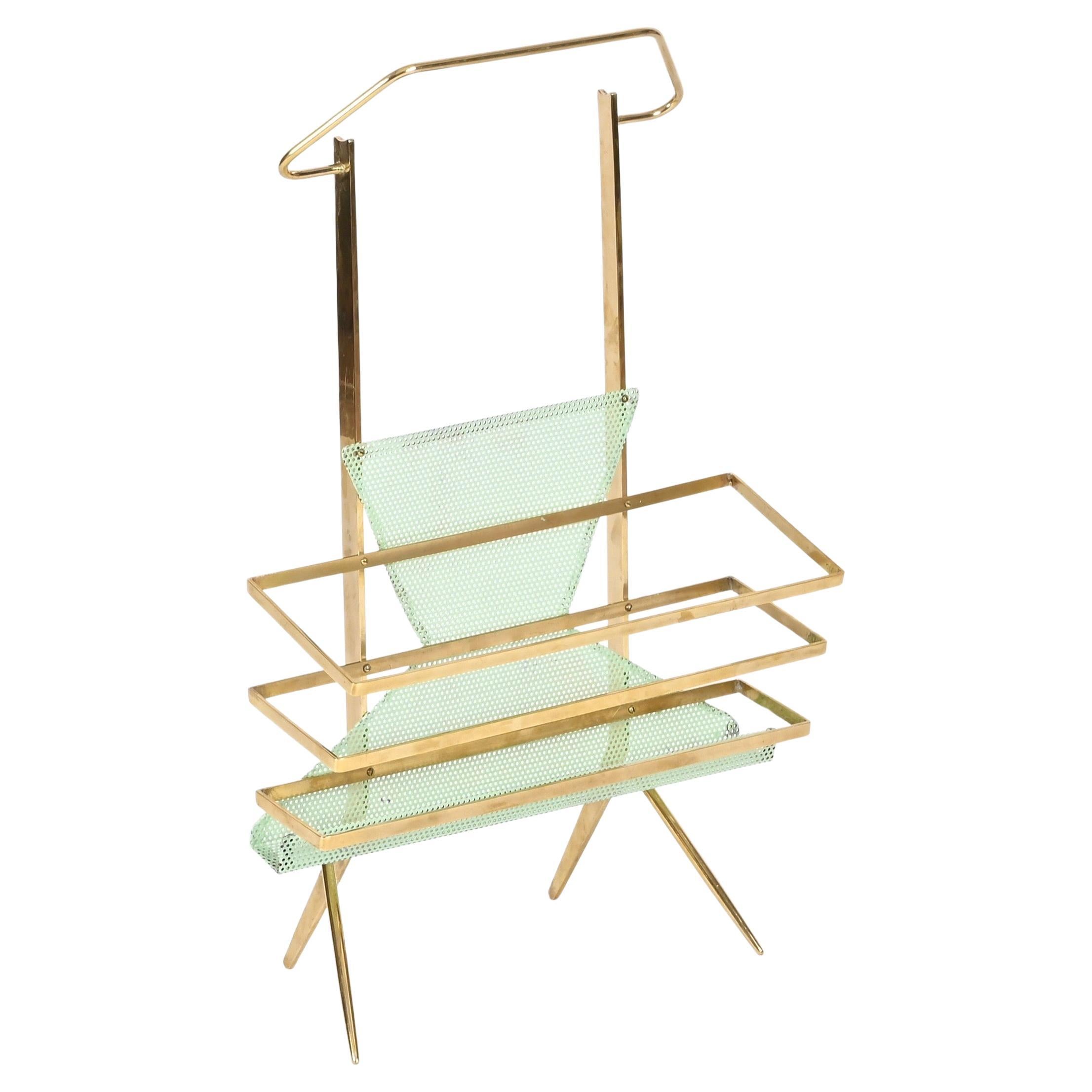 Revistero Cesare Lacca de latón y metal verde perforado, Italia, años 50 en venta