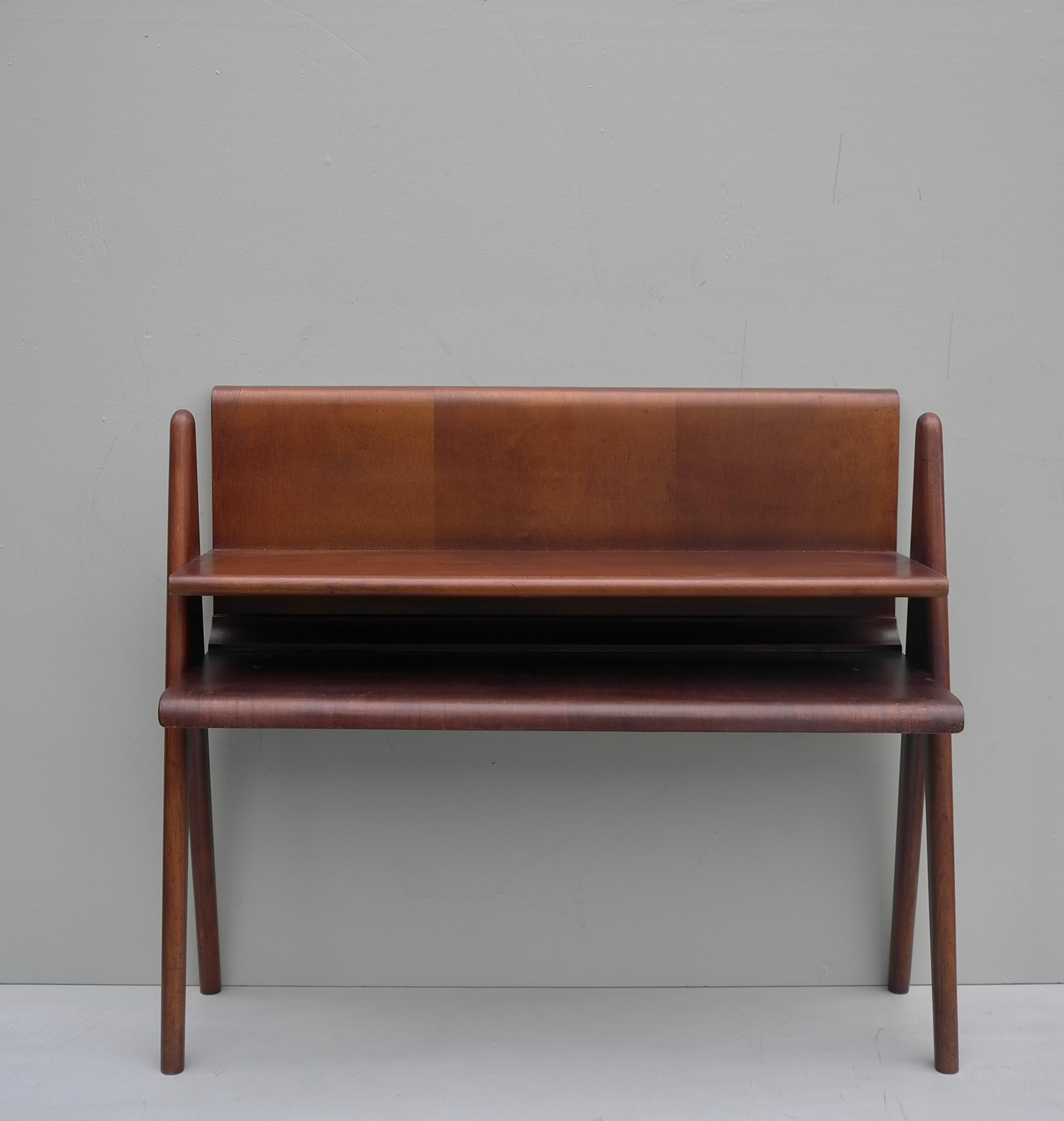 Cesare Lacca Curved Walnut Plywood Side Table or Book Stand, Italy, 1950s For Sale 1