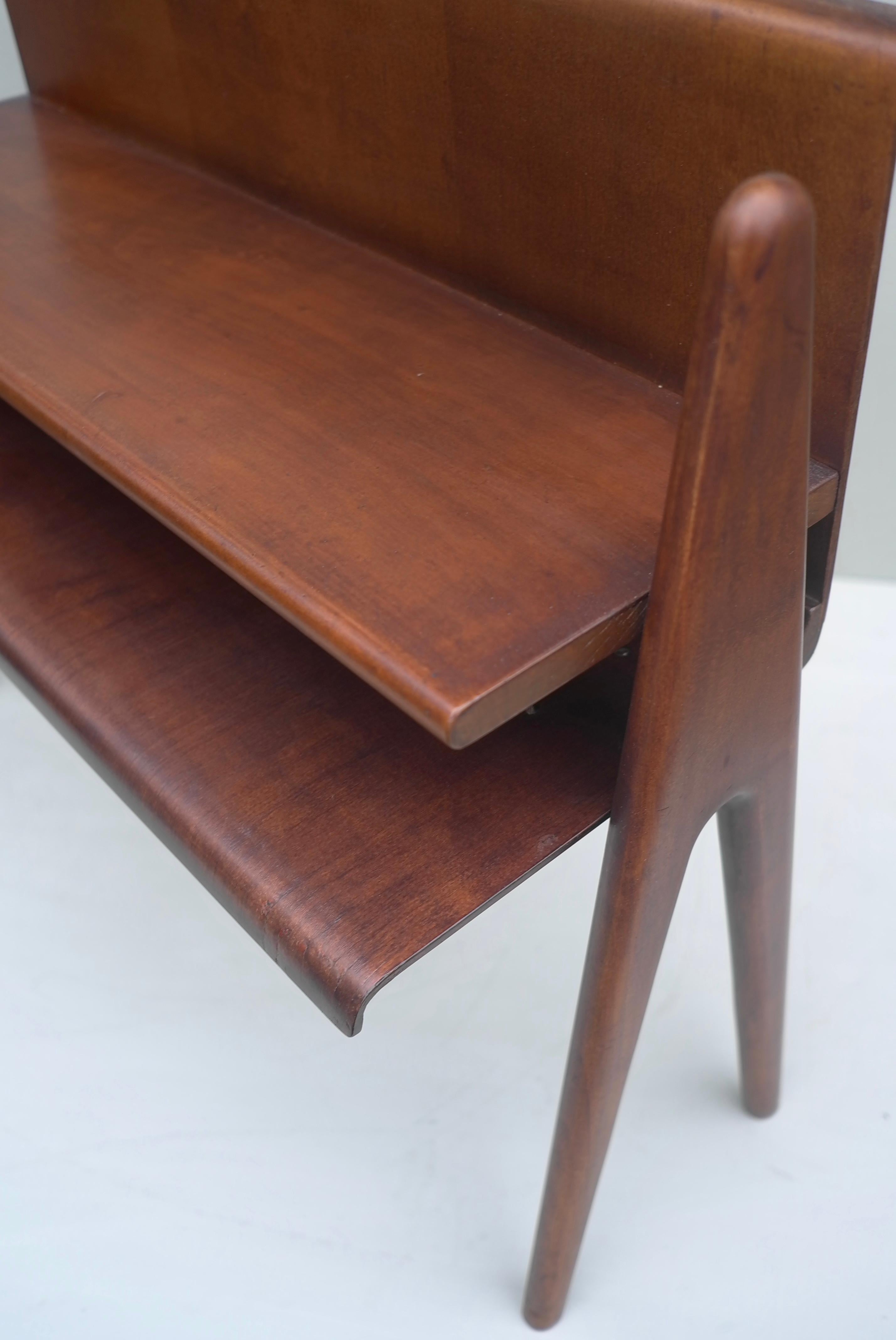 Cesare Lacca Curved Walnut Plywood Side Table or Book Stand, Italy, 1950s For Sale 3