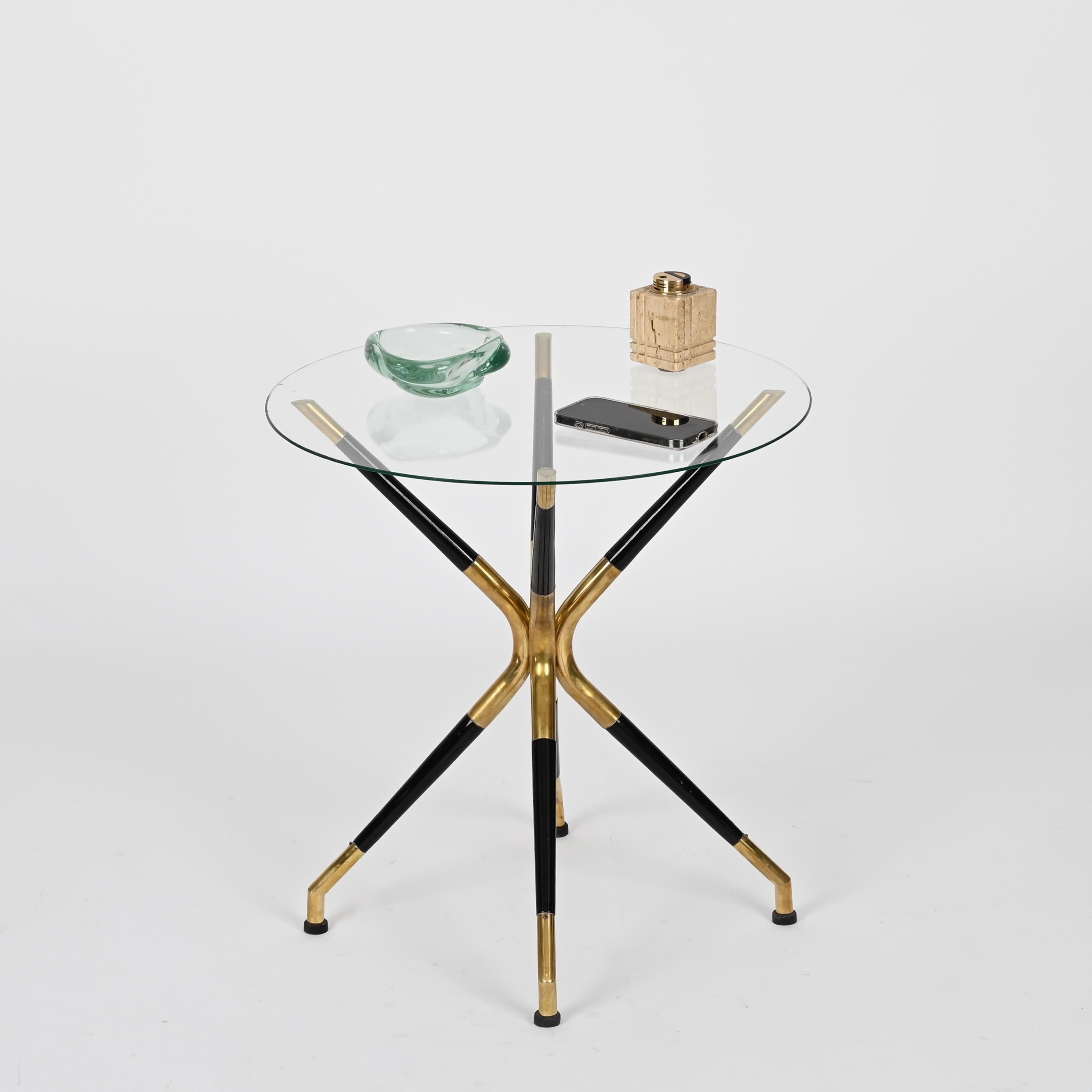 Hand-Crafted Cesare Lacca Italian Mid-Century Brass and Lacquered Wood Round Side Table 1950s For Sale