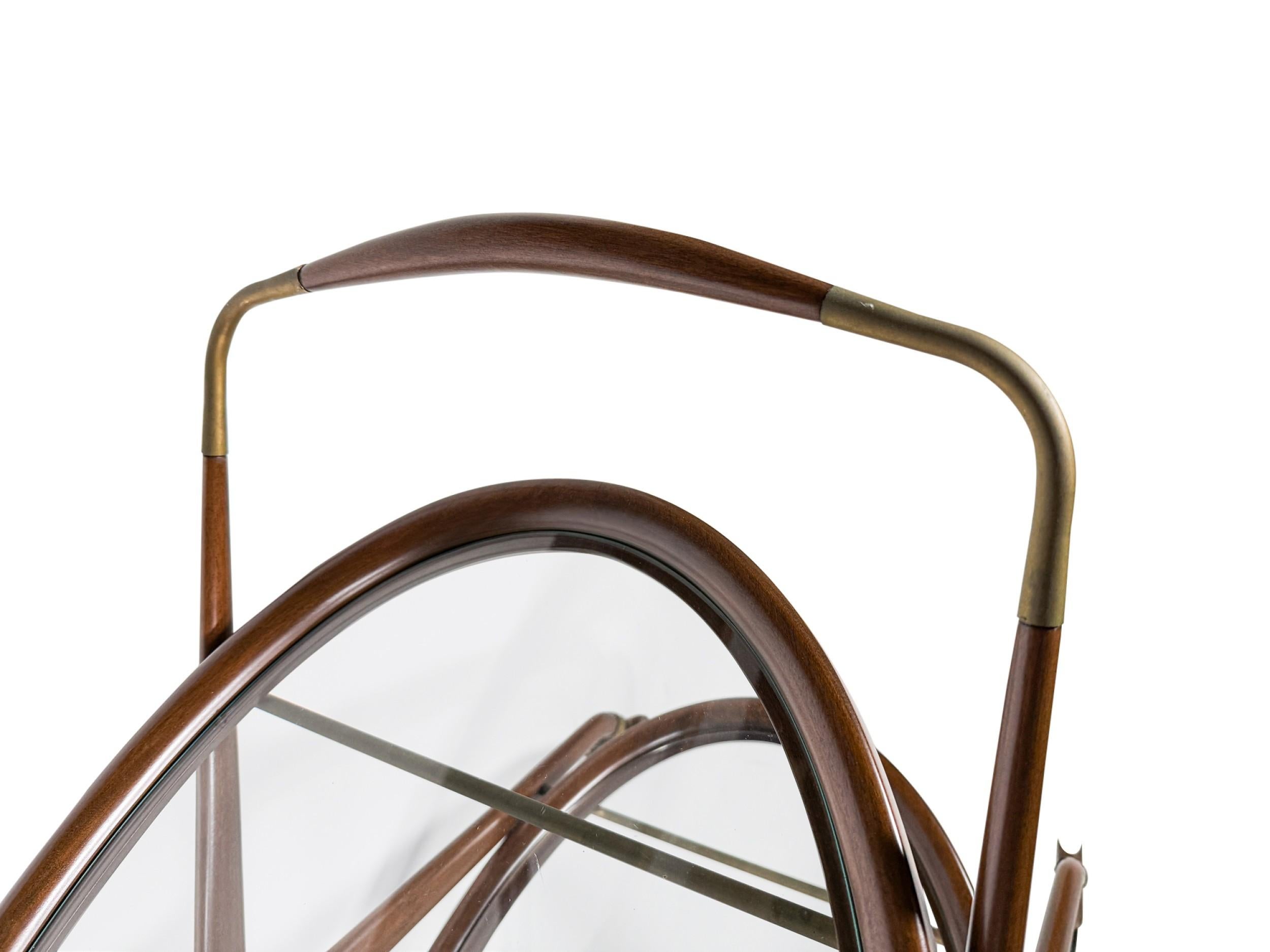 Cesare Lacca Carro de servicio italiano de mediados de siglo, ovalado, de teca oscurecida y latón en venta 1