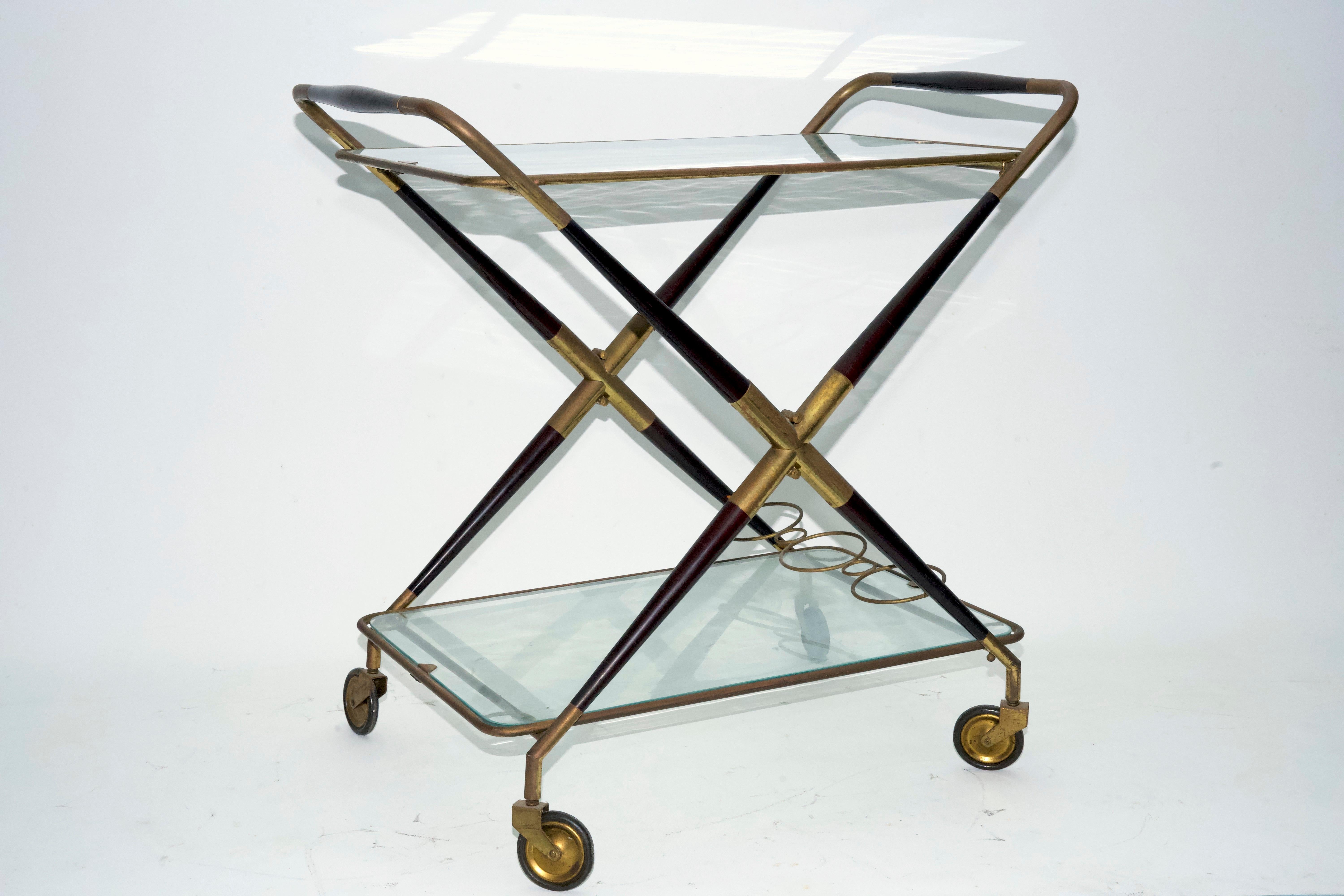 20ième siècle Cesar Lacca, chariot de bar en laiton et bois du milieu du siècle, Italie, années 1950 en vente
