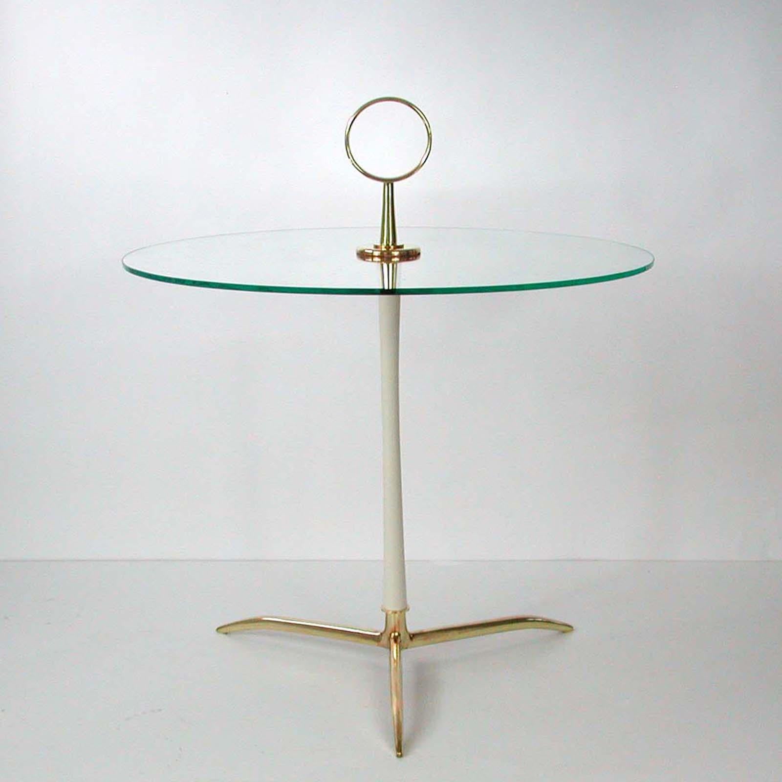 Mid-Century Modern Cesare Lacca Midcentury Brass and Clear Glass Tripod Side Table, Italy, 1950s For Sale