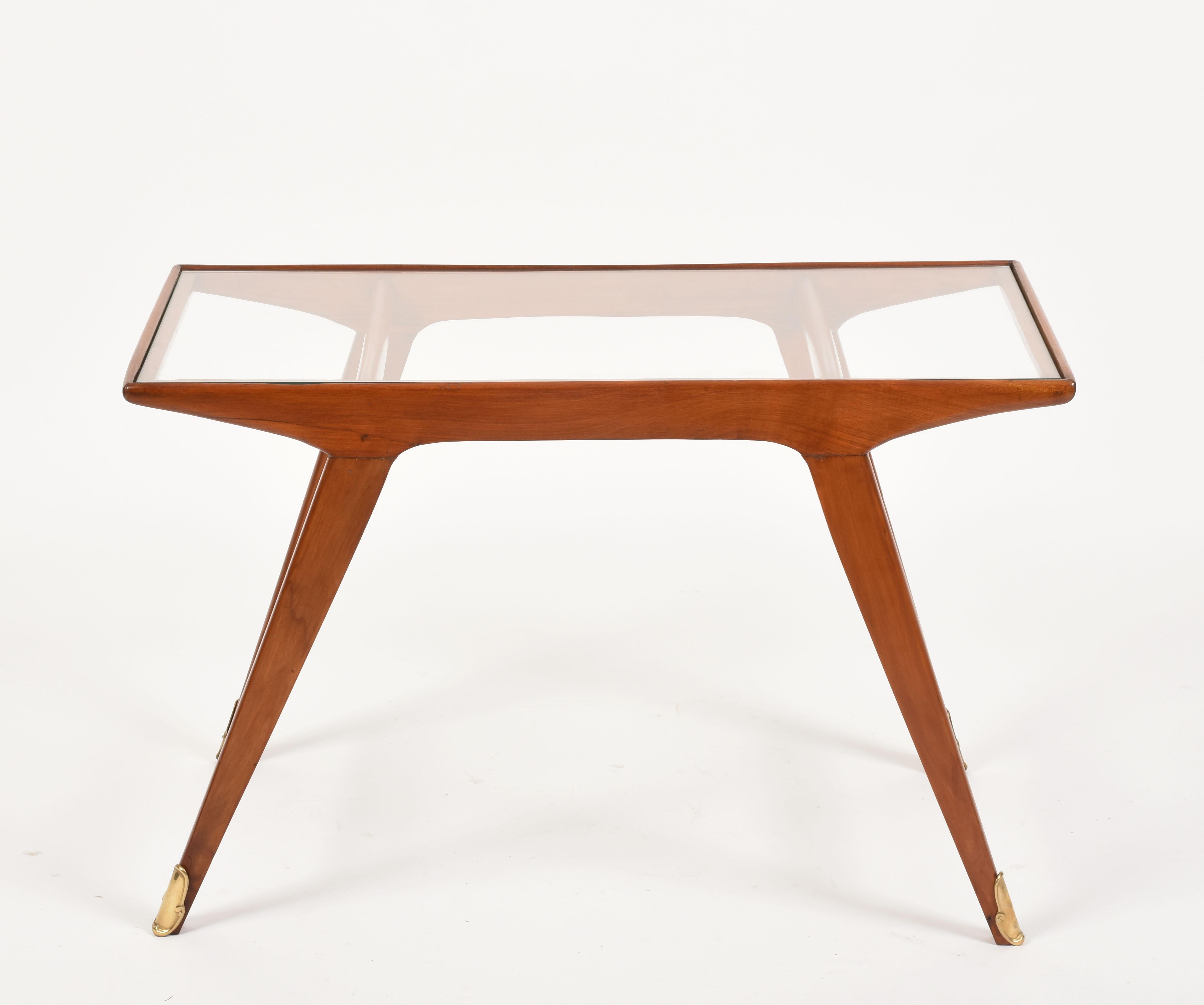 Cesare Lacca Midcentury Italian Cherrywood and Brass Coffee Table, 1950s In Good Condition In Roma, IT