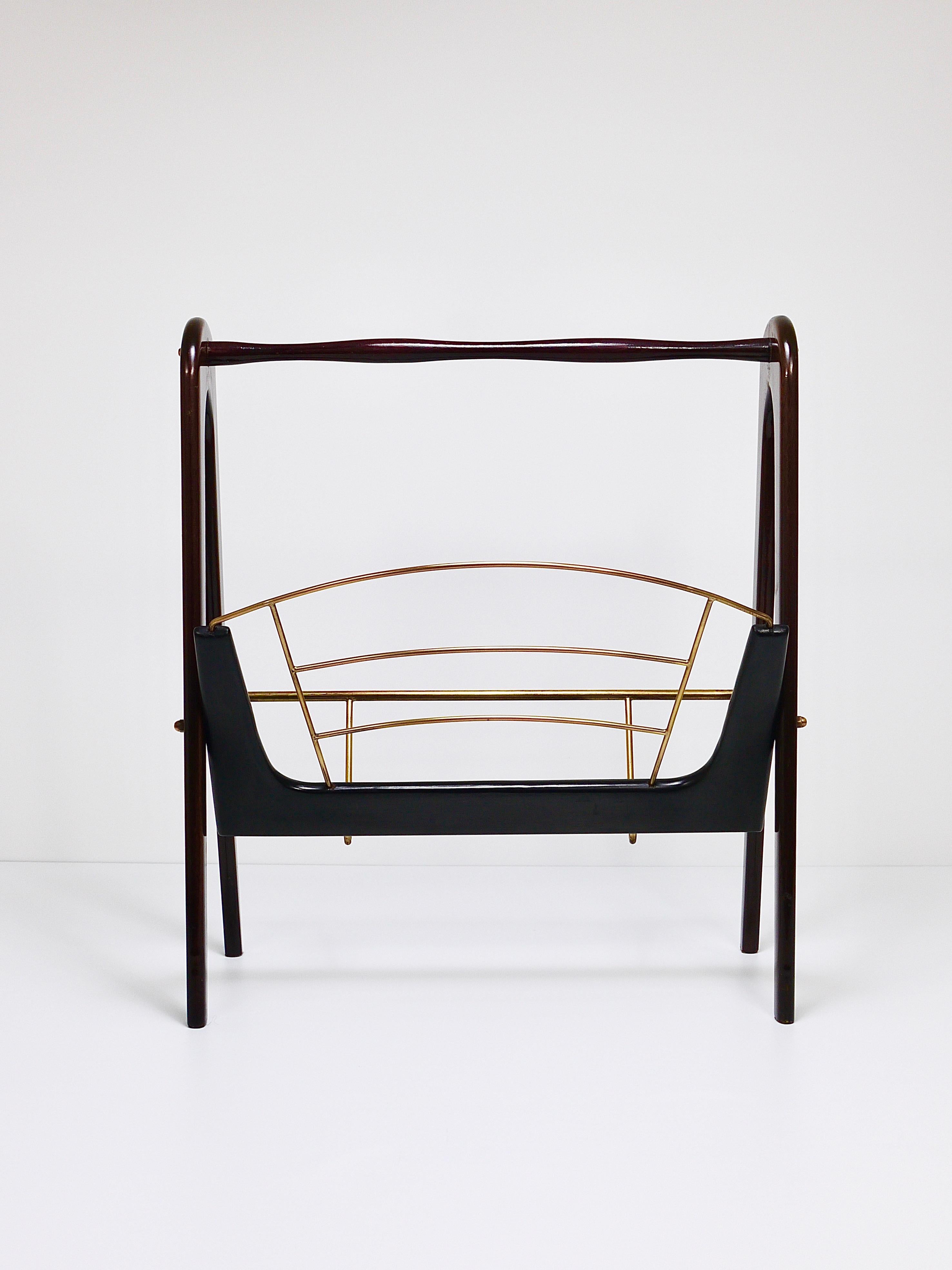Cesare Lacca Midcentury Magazine Rack, Mahogany & Brass, Italy, 1950s In Good Condition For Sale In Vienna, AT