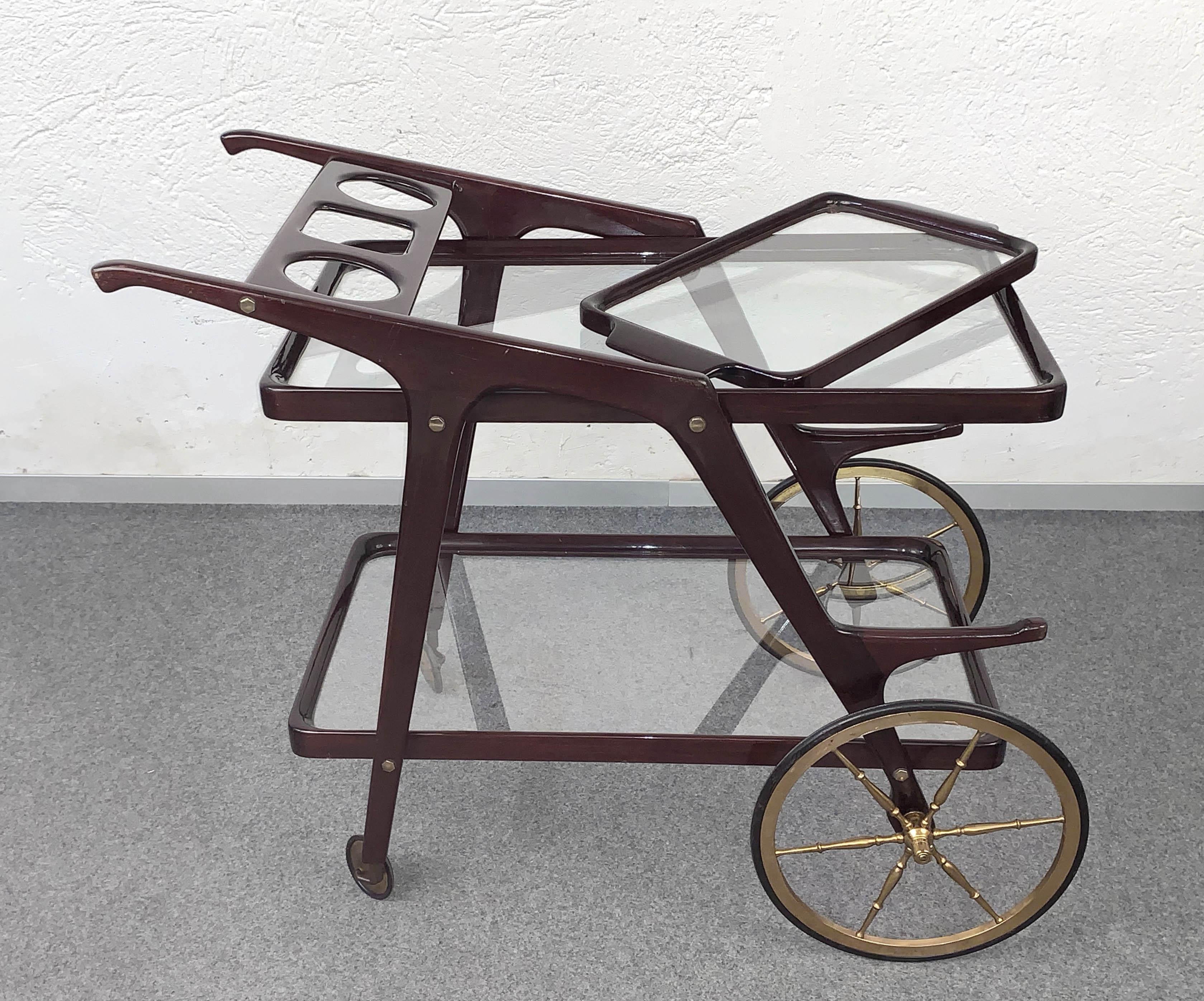 Cesare Lacca Midcentury Wood Italian Bar Cart with Glass Serving Trays 1950s In Good Condition For Sale In Roma, IT