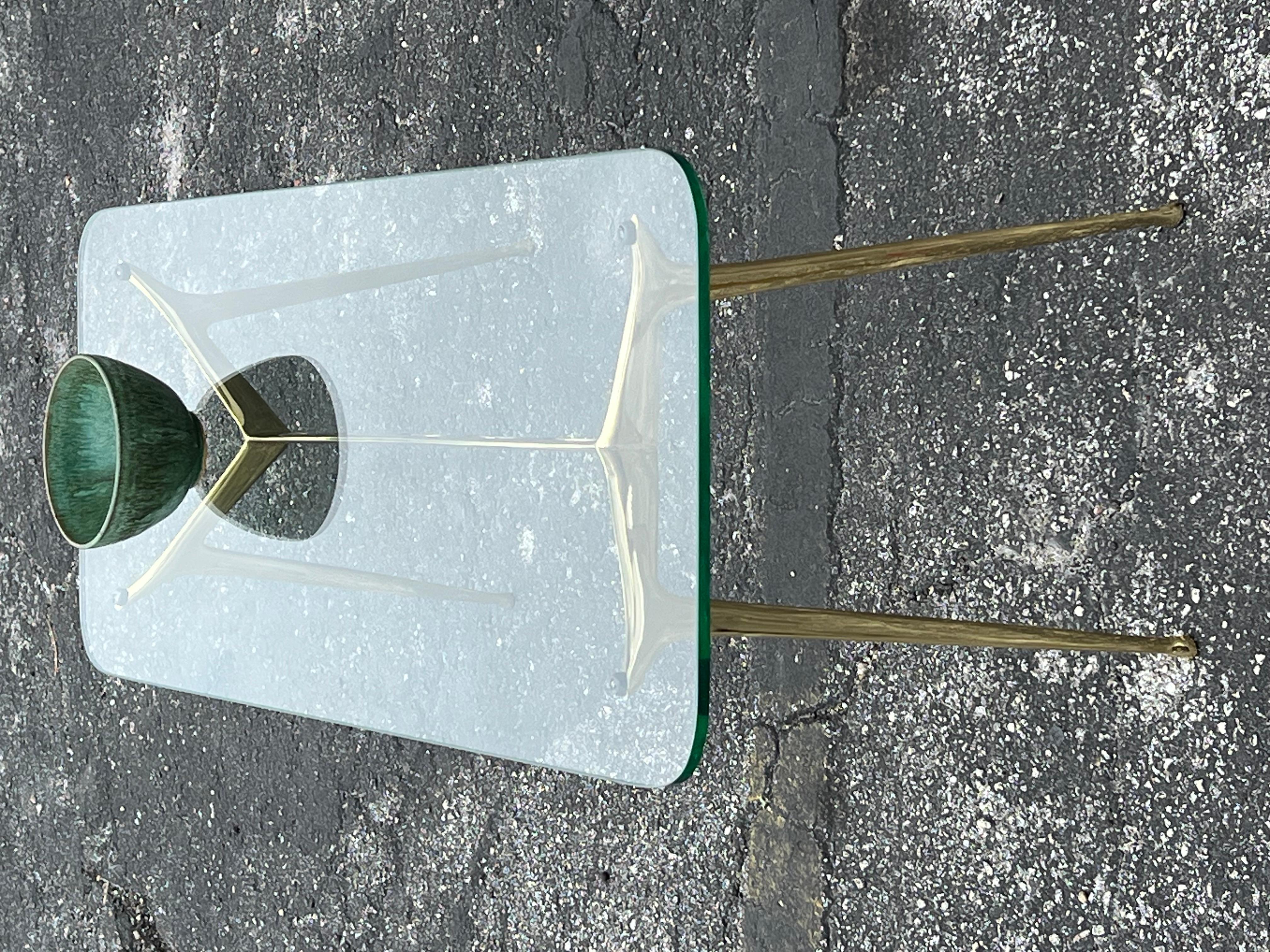Table basse en laiton sculpté Cesar Lacca en vente 6