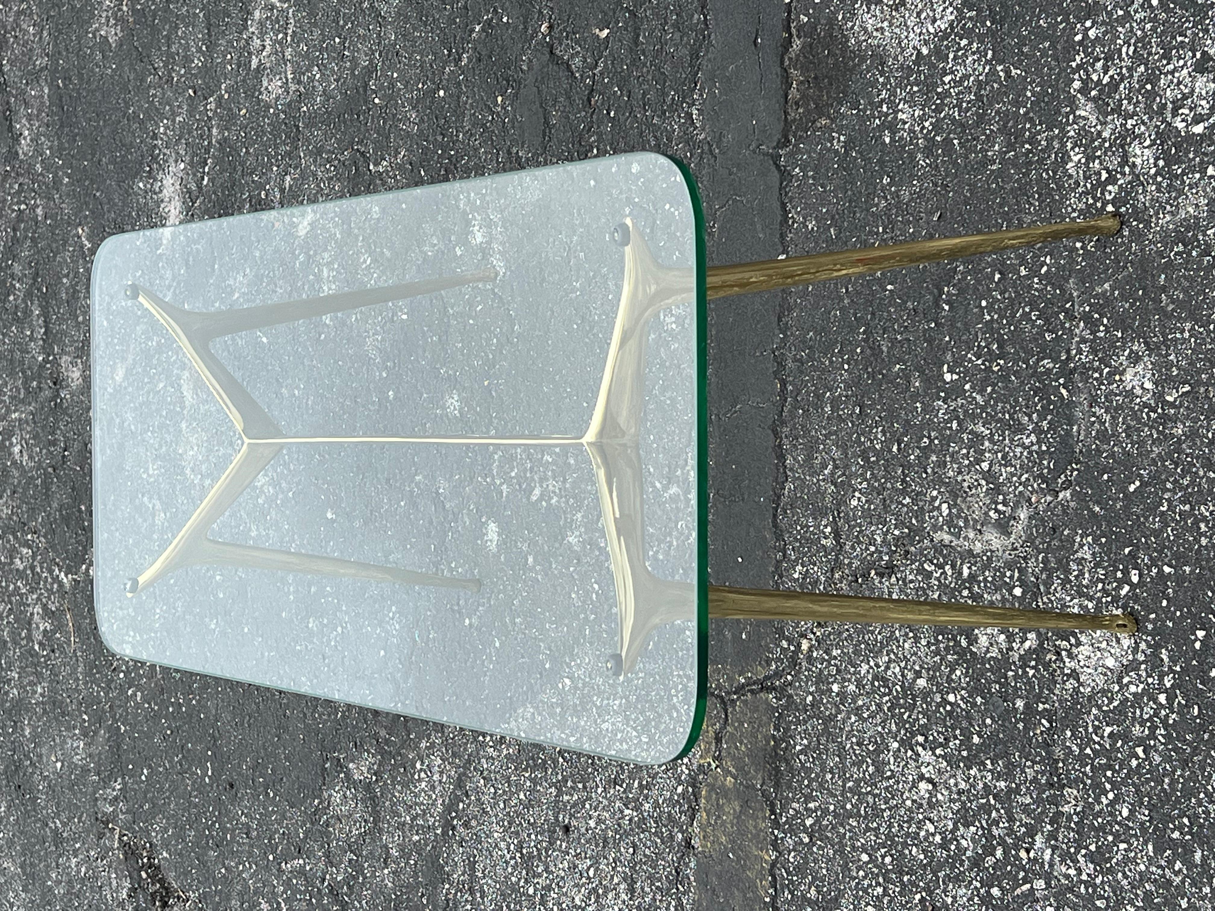 Table basse en laiton sculpté Cesar Lacca en vente 8