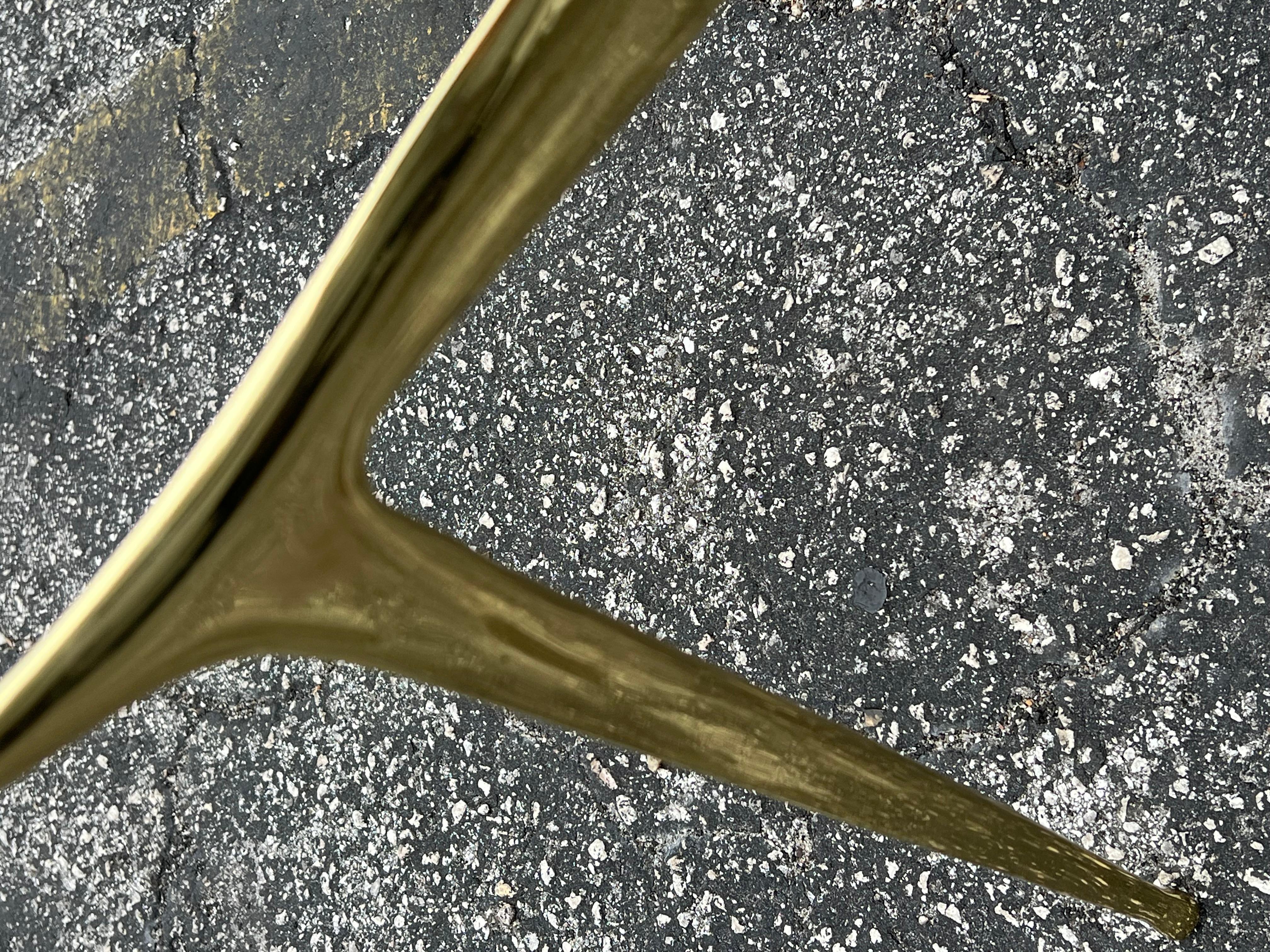 Table basse en laiton sculpté Cesar Lacca en vente 9