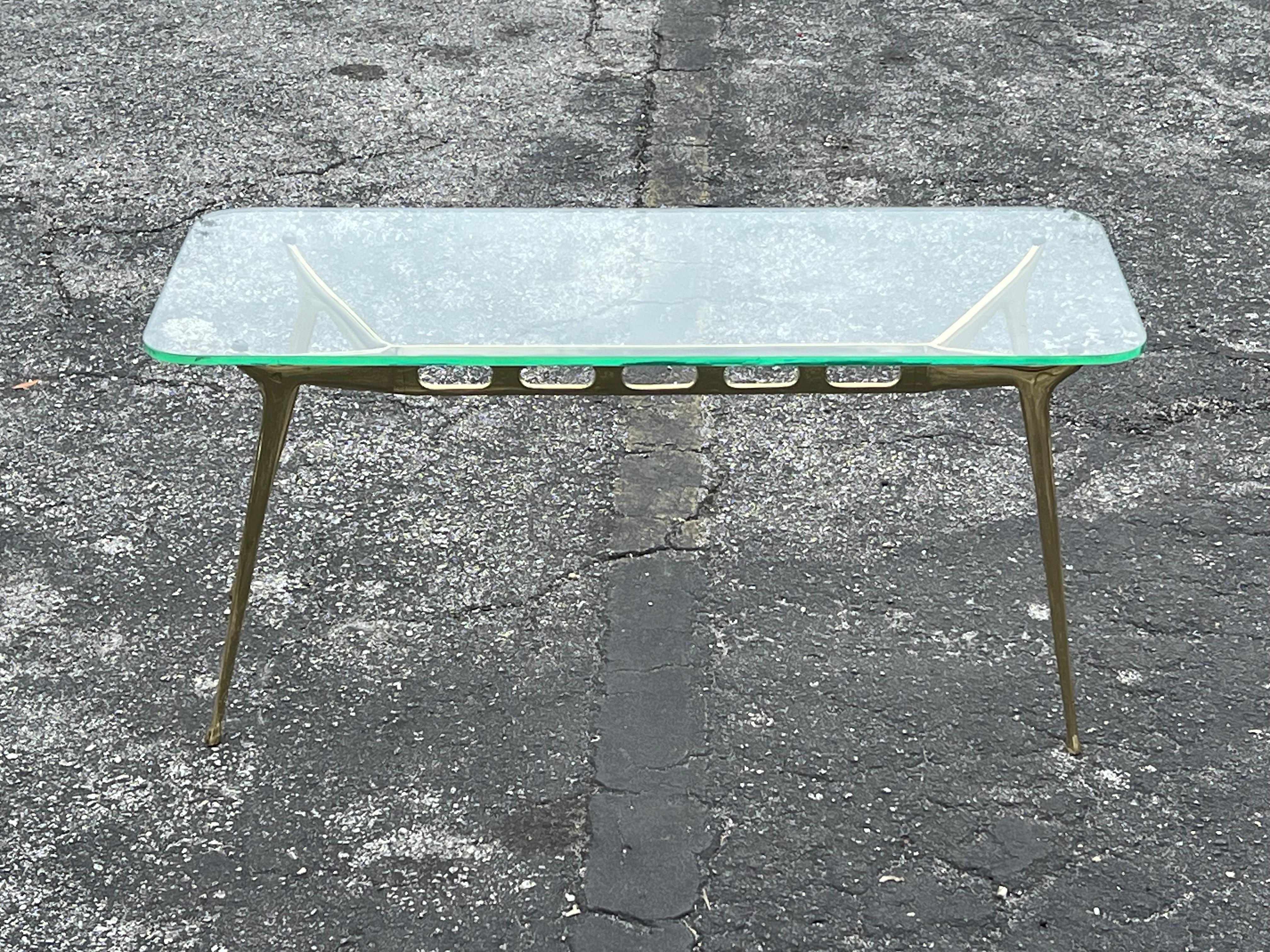 Table basse en laiton sculpté Cesar Lacca en vente 10