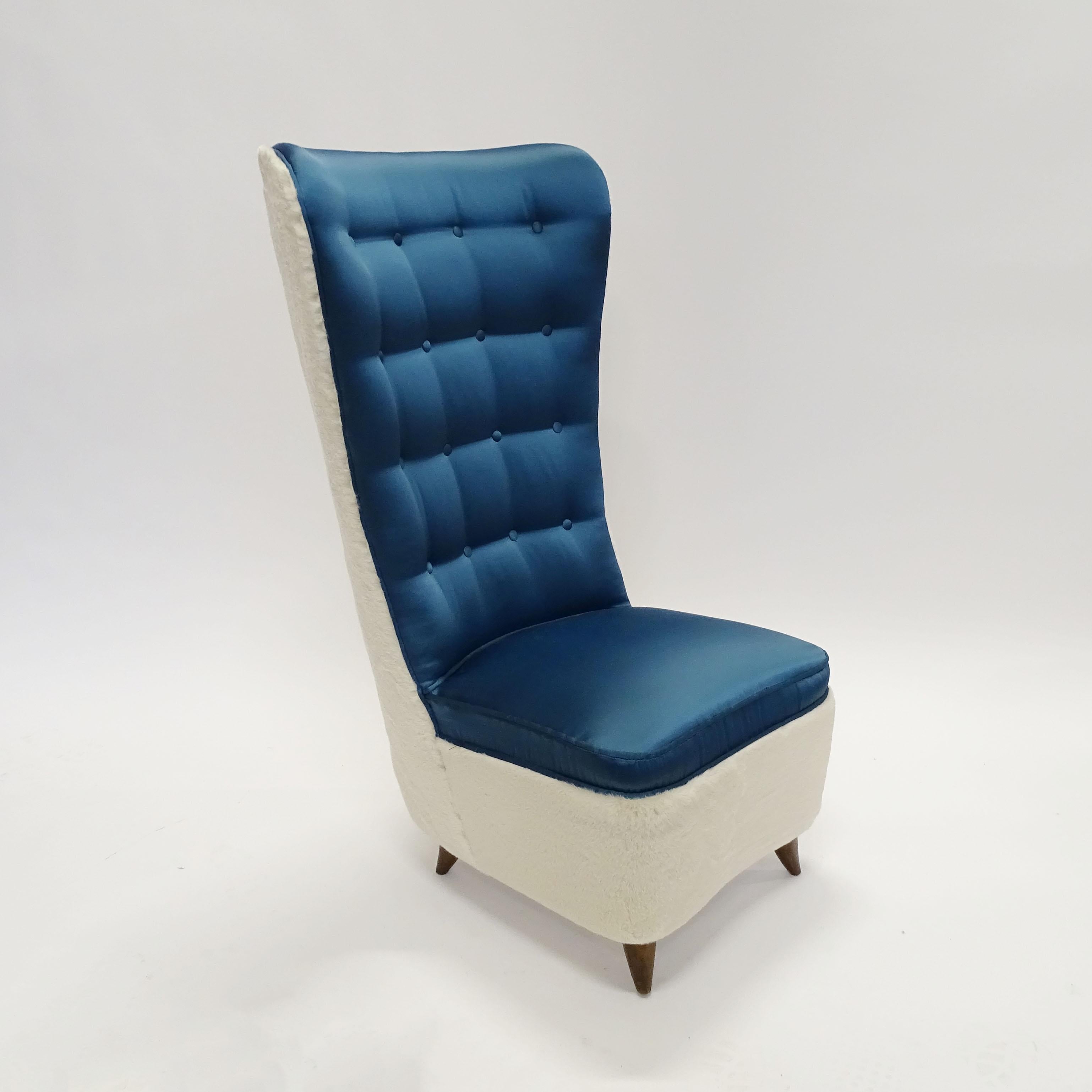Splendid and rare Cesare Lacca slipper chair in Faux fur and dark blue Satin, manufactured by Casa and Giardino, the famed Interiors store owned by Fede Cheti.
Italy 1950s
Reference : Aloi _ Sedie Poltrone Divani 1950 image 165.