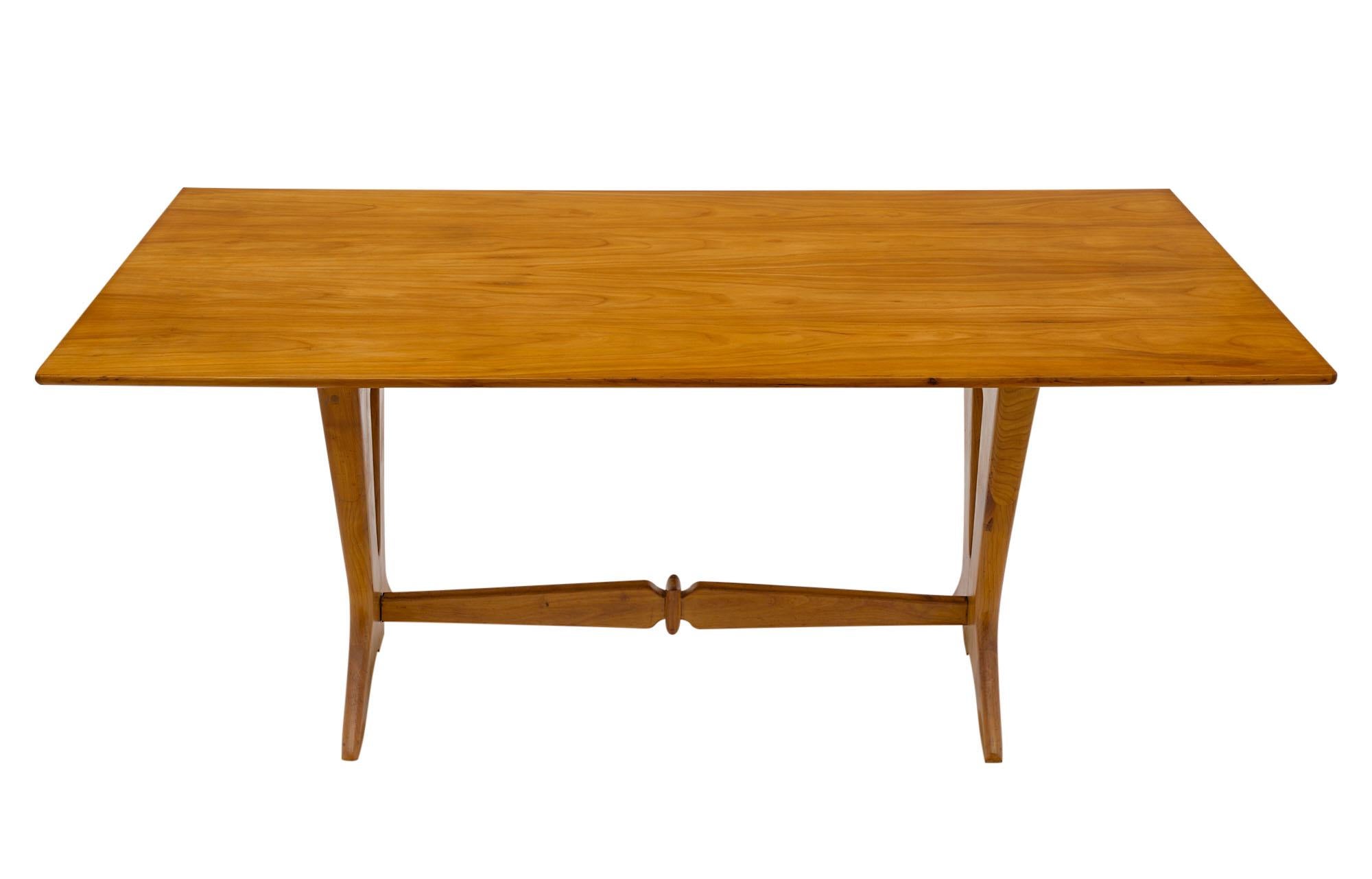 Cesare Lacca style Italian dining table made of beech wood and finished with a French polish.3.