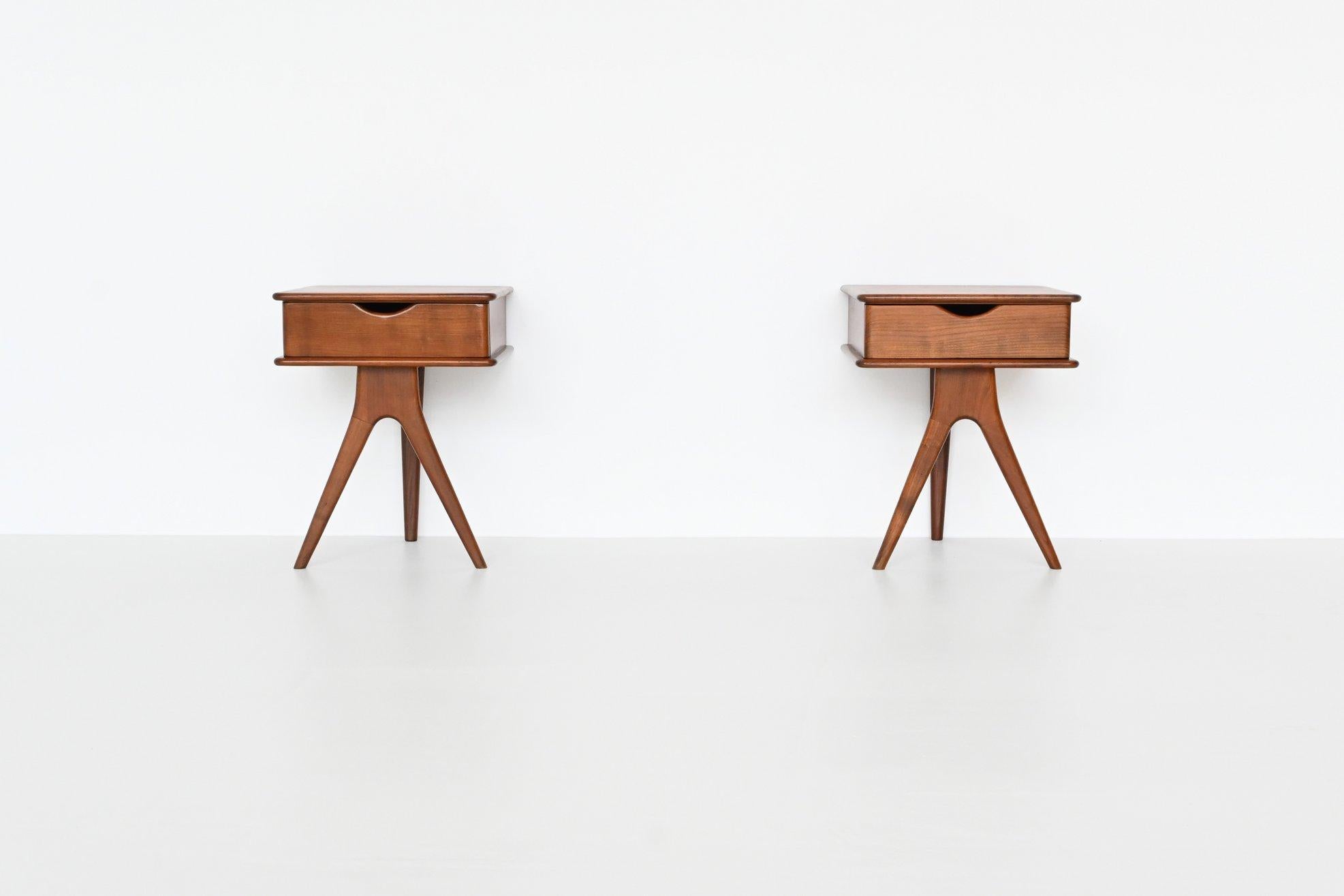 Beautiful shaped pair of Italian nightstands or bedside tables in the style of Cesare Lacca, Italy 1960. These two nightstands are both refined and elegant in every way. They are made of teak wood and has one drawer each. The veneered drawer cabinet