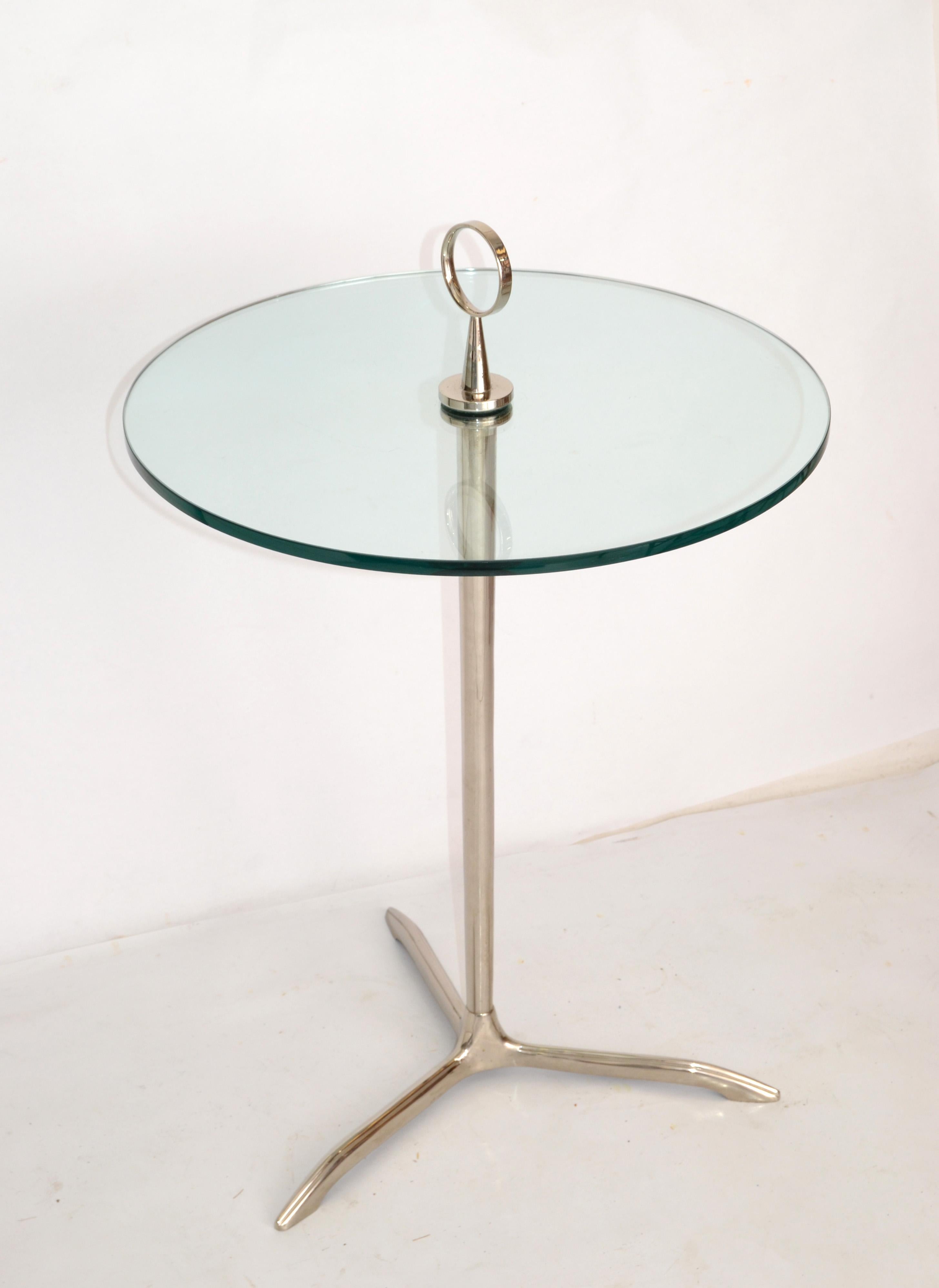 Minimalist and elegant Mid-Century Modern side, end or drink table attributed to Cesare Lacca and designed in Italy in the 1950s.
It is made of stainless-steel has a polished finish and comes with a green tinted round glass mounted on a tripod