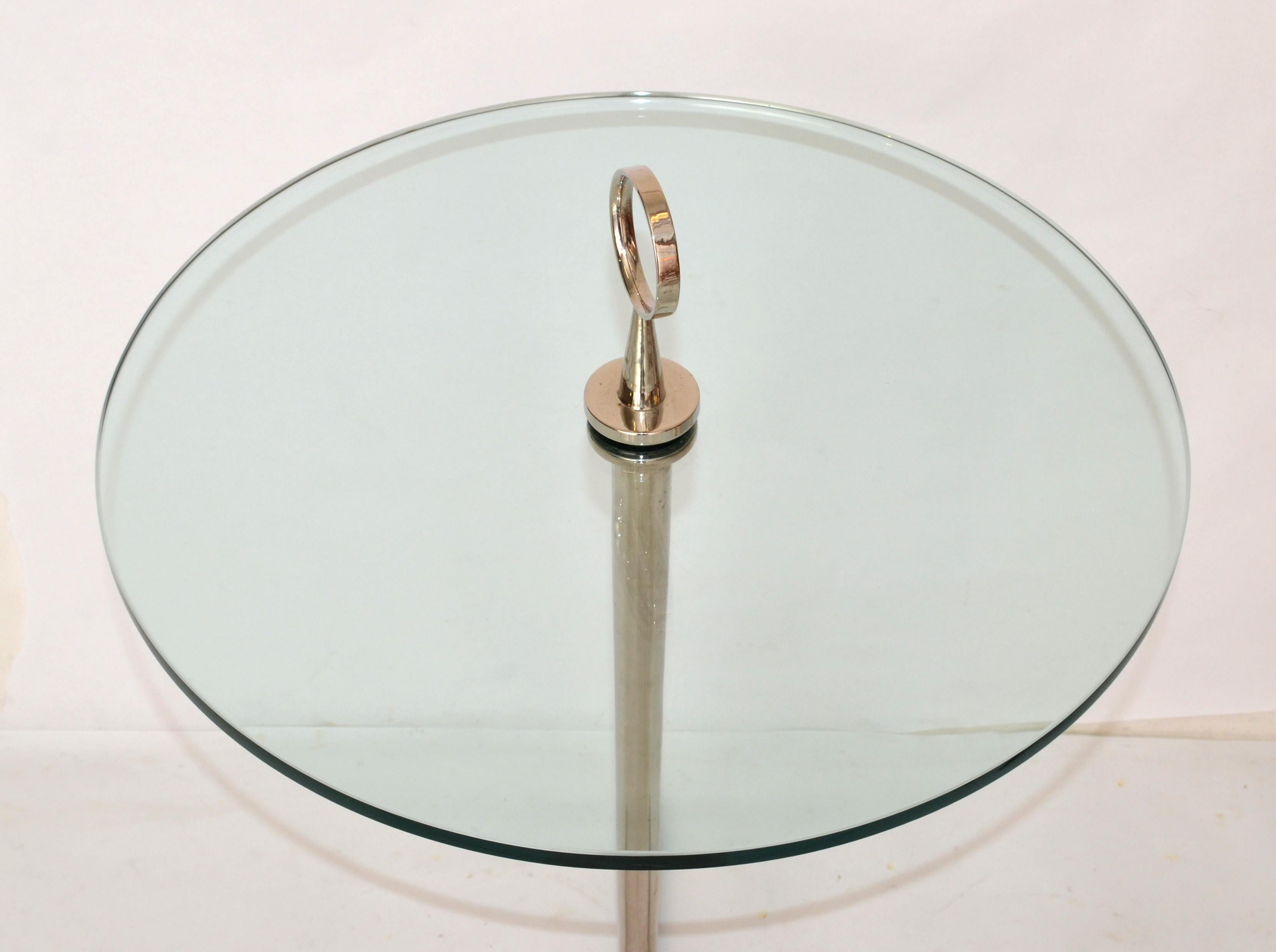 Dreibein-Beistelltisch aus Edelstahl und rundem Glas im Stil von Cesare Lacca, Italien, 1950 im Zustand „Gut“ im Angebot in Miami, FL