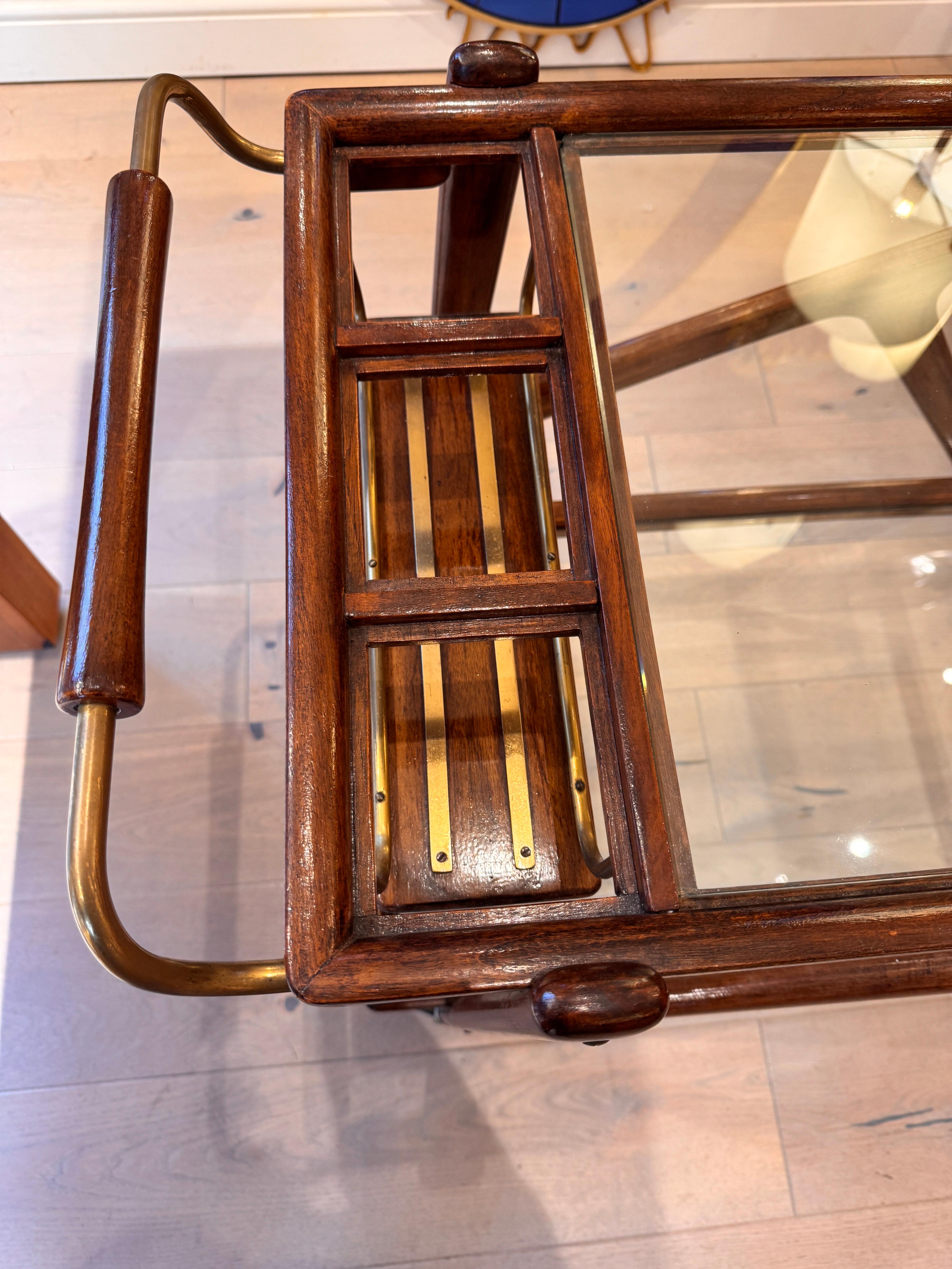 Cesare Lacca walnut and brass bar cart In Good Condition For Sale In London, GB