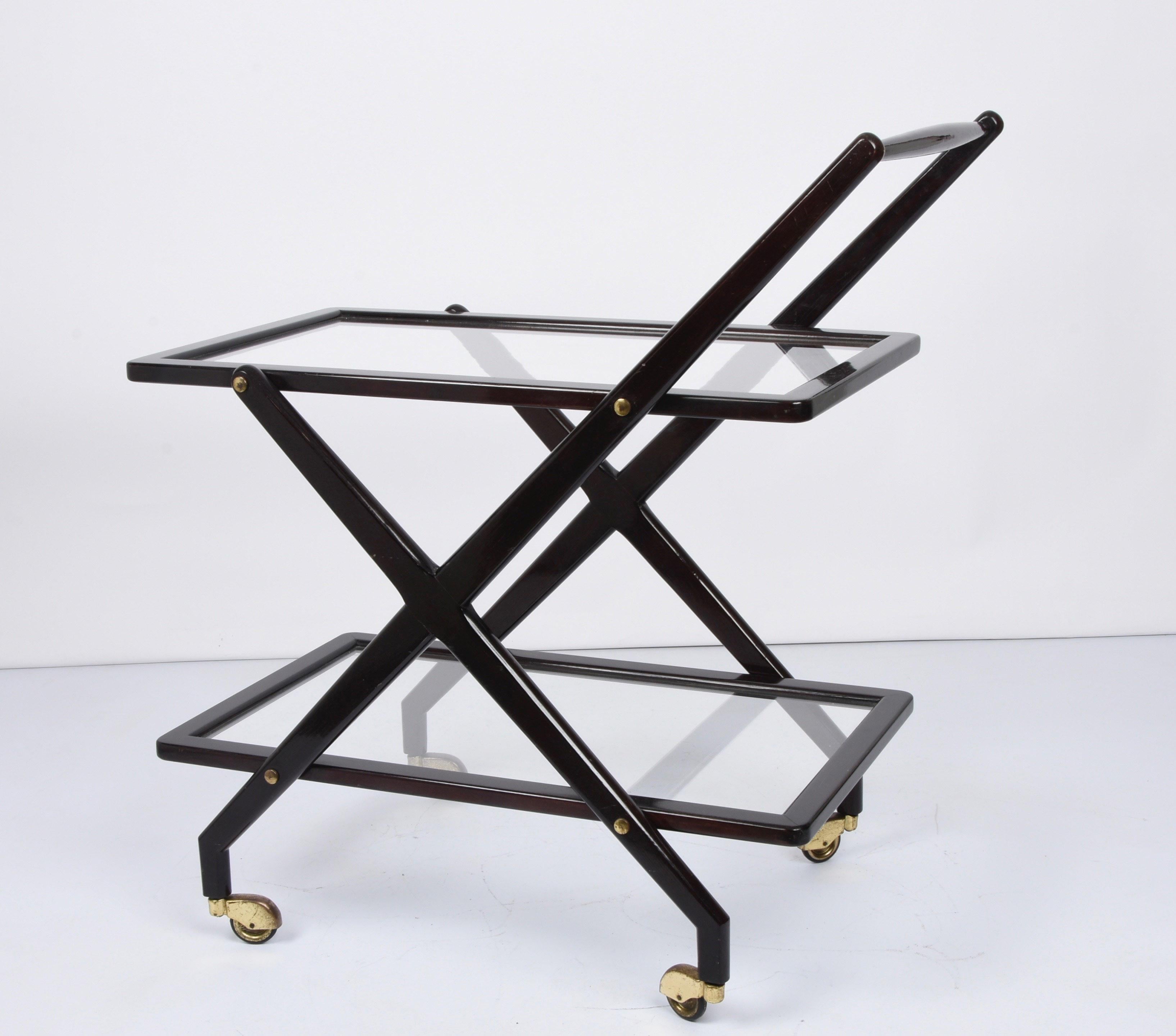 Amazing midcentury Italian serving bar cart in walnut wood, with brass finishes. This cart was designed in Italy by Cesare Lacca during the 1950s.

This wonderful piece has two shelves, with a structure made of solid walnut with its original