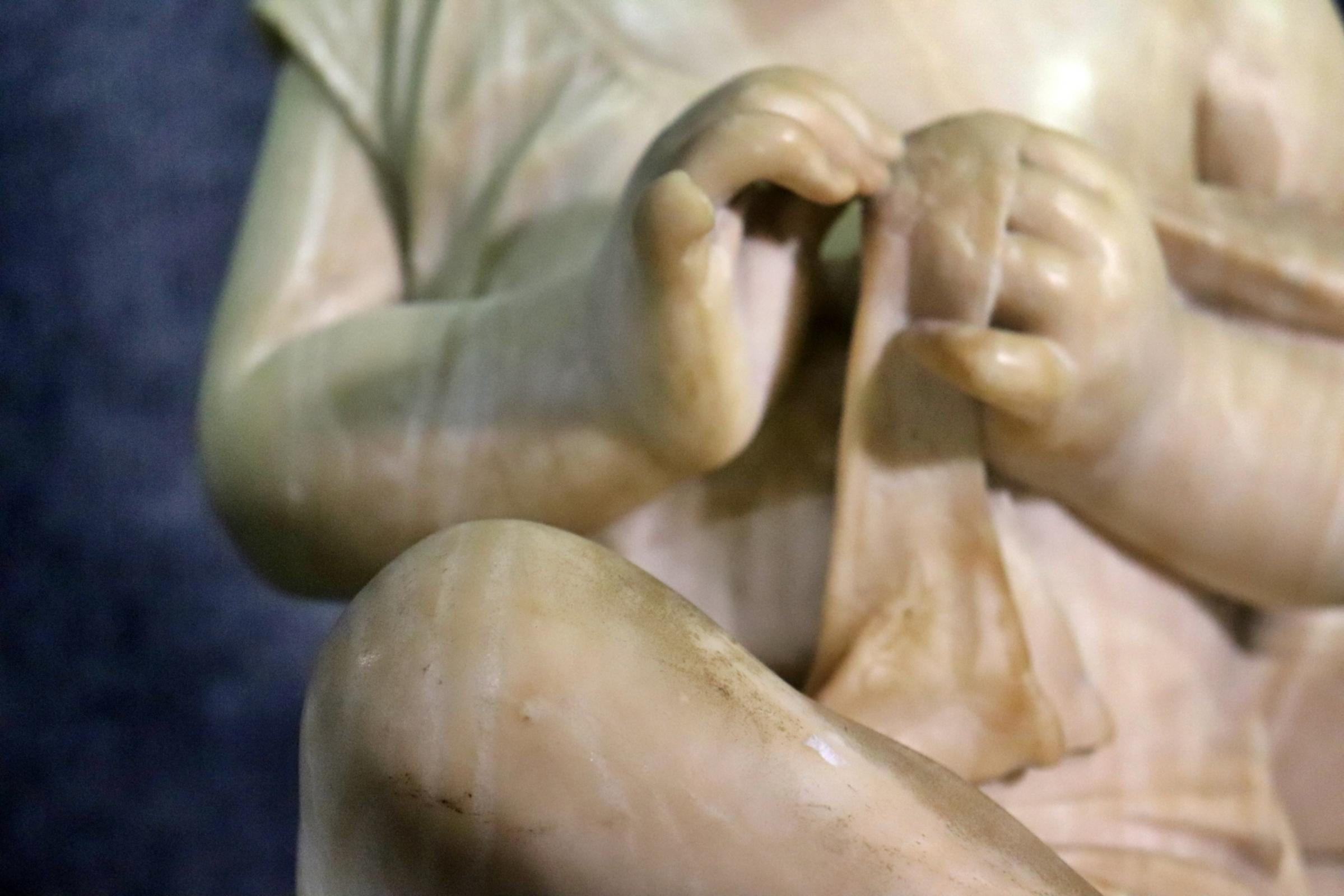 Scultura Cesare Lapini in alabastro con ragazza e piedistallo in onice verde In condizioni buone in vendita a Swedesboro, NJ