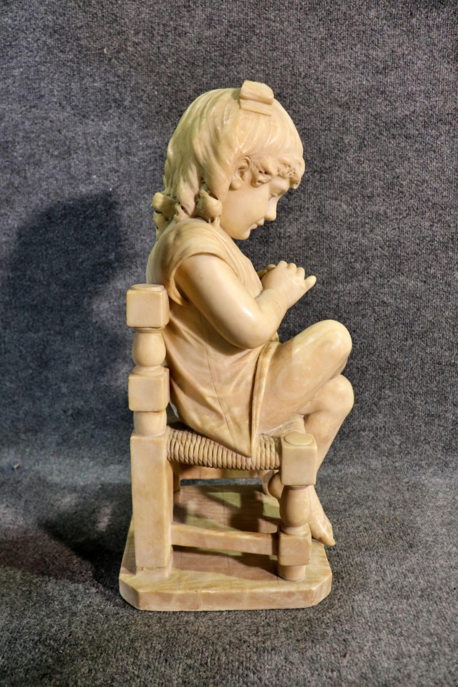 Fine XIX secolo Scultura Cesare Lapini in alabastro con ragazza e piedistallo in onice verde in vendita