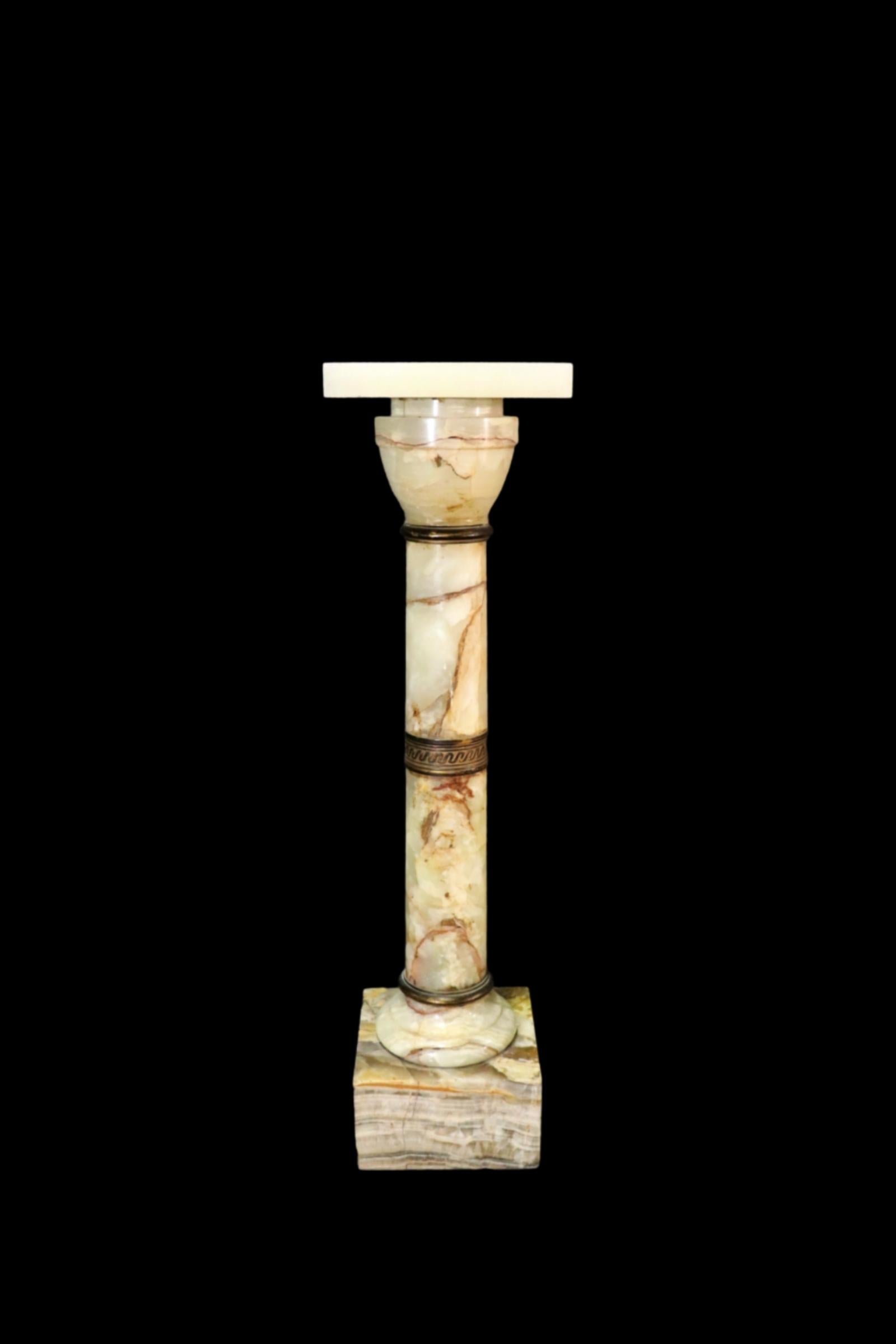 Scultura Cesare Lapini in alabastro con ragazza e piedistallo in onice verde in vendita 1