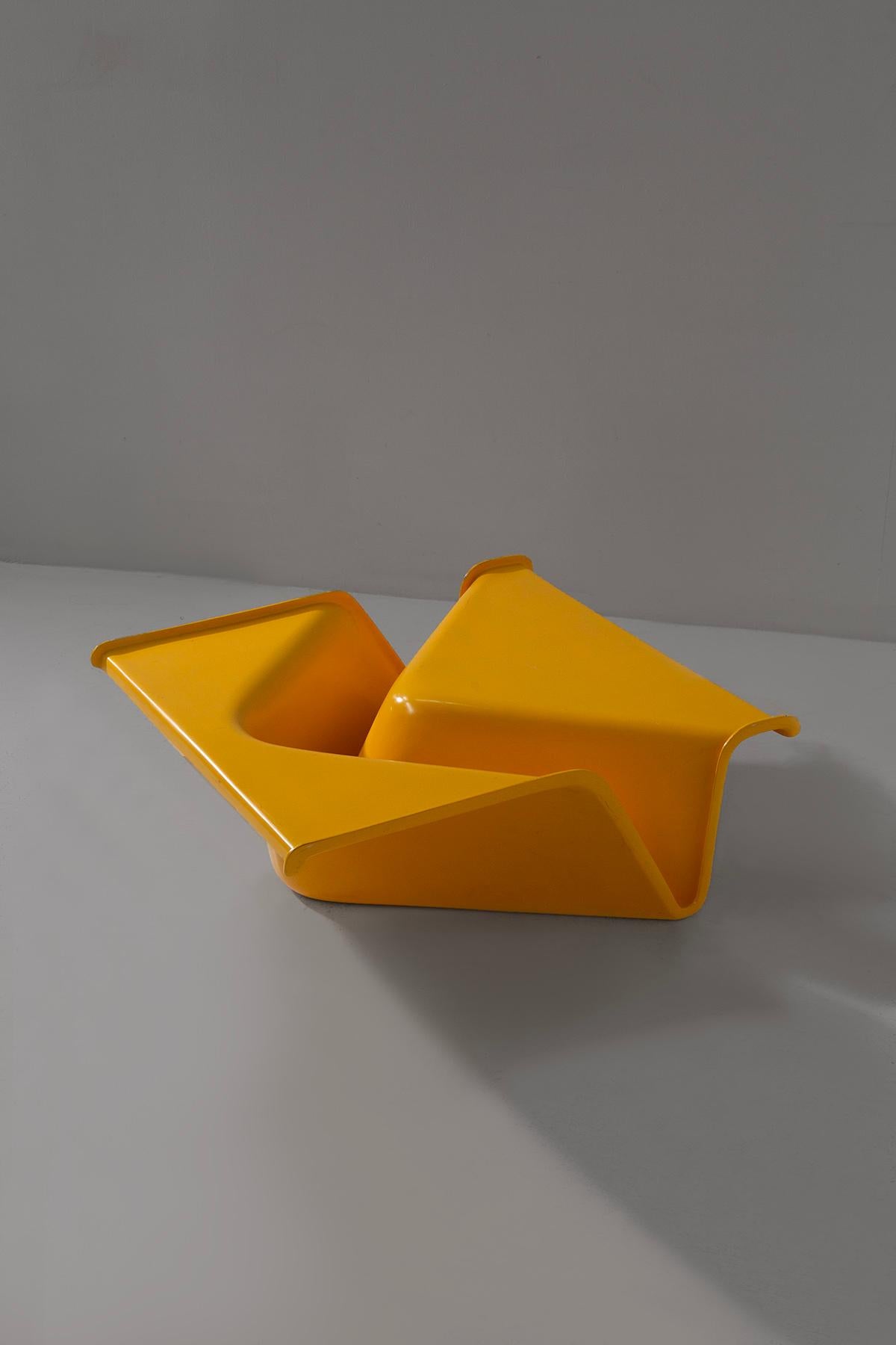 Ère spatiale Cesare Leonardi et Franca Stagi Table basse jaune Kappa en vente