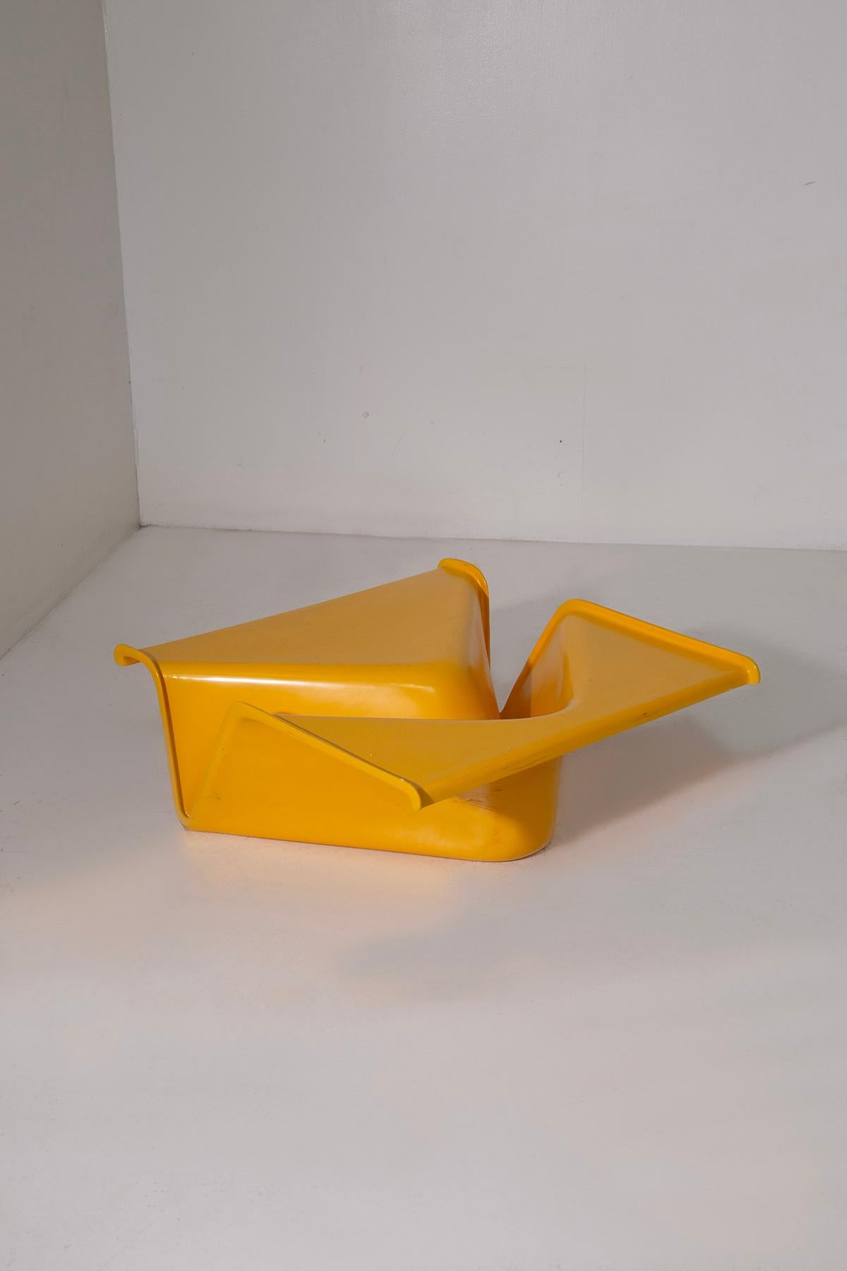 Italian Cesare Leonardi et Franca Stagi Table basse jaune Kappa en vente