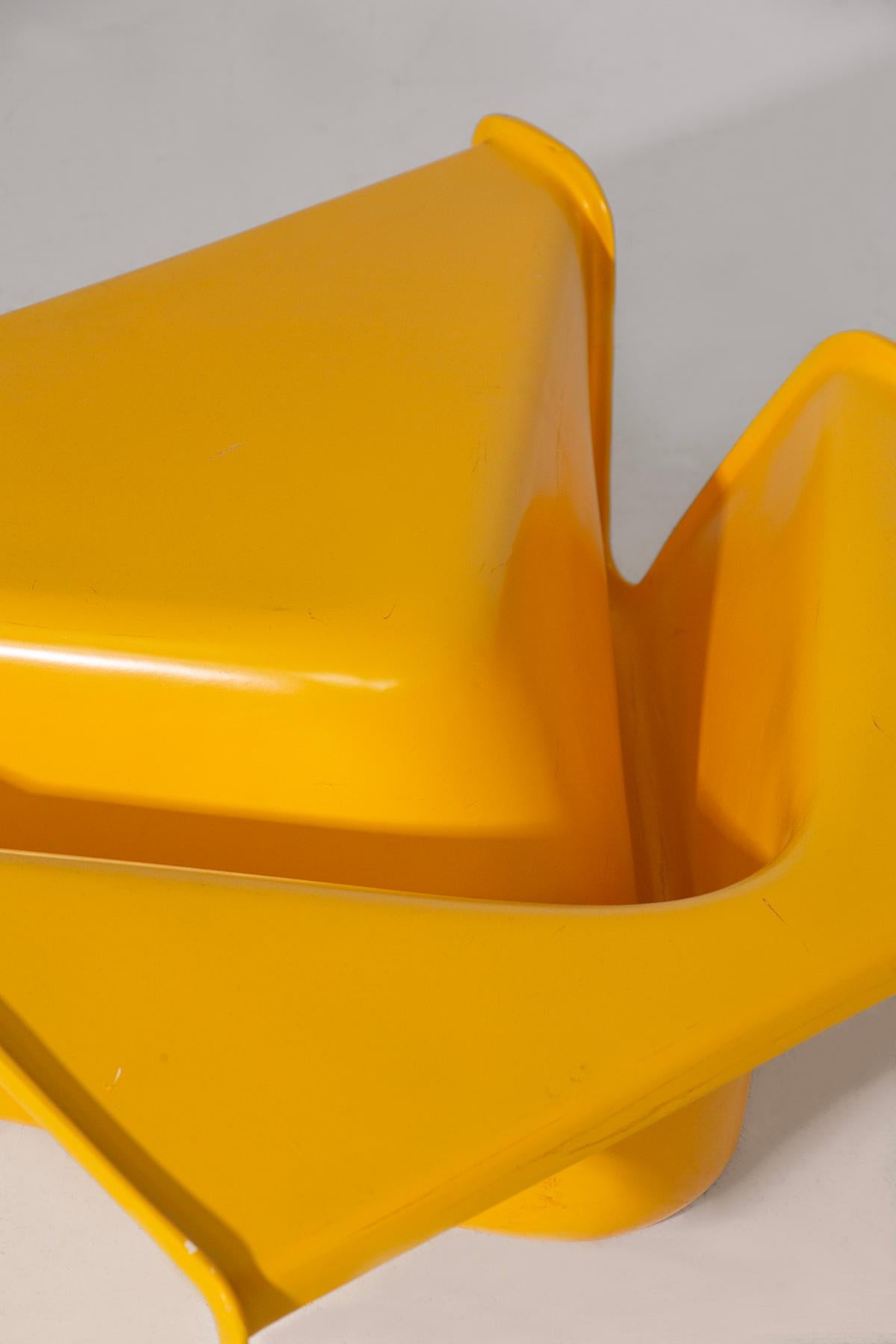 Plastique Cesare Leonardi et Franca Stagi Table basse jaune Kappa en vente