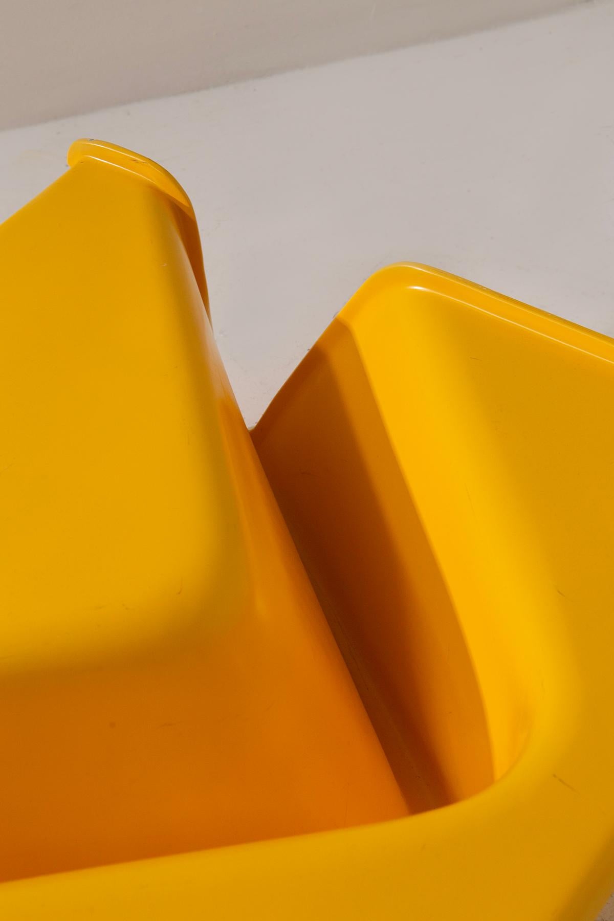 Cesare Leonardi et Franca Stagi Table basse jaune Kappa en vente 2