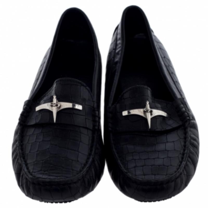 Set trends with these loafers from the house of Cesare Paciotti. Meticulously crafted from croc-embossed leather, they feature a classic black exterior and silver-tone signature motif on the vamps. Complete with comfy insoles and sturdy soles, this