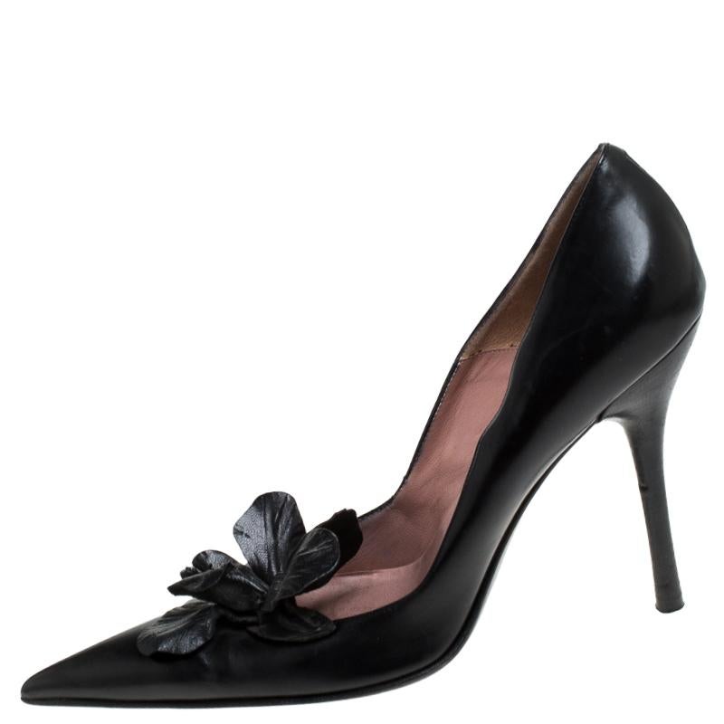 Flaunt the contemporary modern look by slipping into this pair of fabulous Cesare Paciotti pumps! These black pumps have been crafted from leather and feature flower detail on the vamps. They come equipped with comfortable leather-lined insoles,