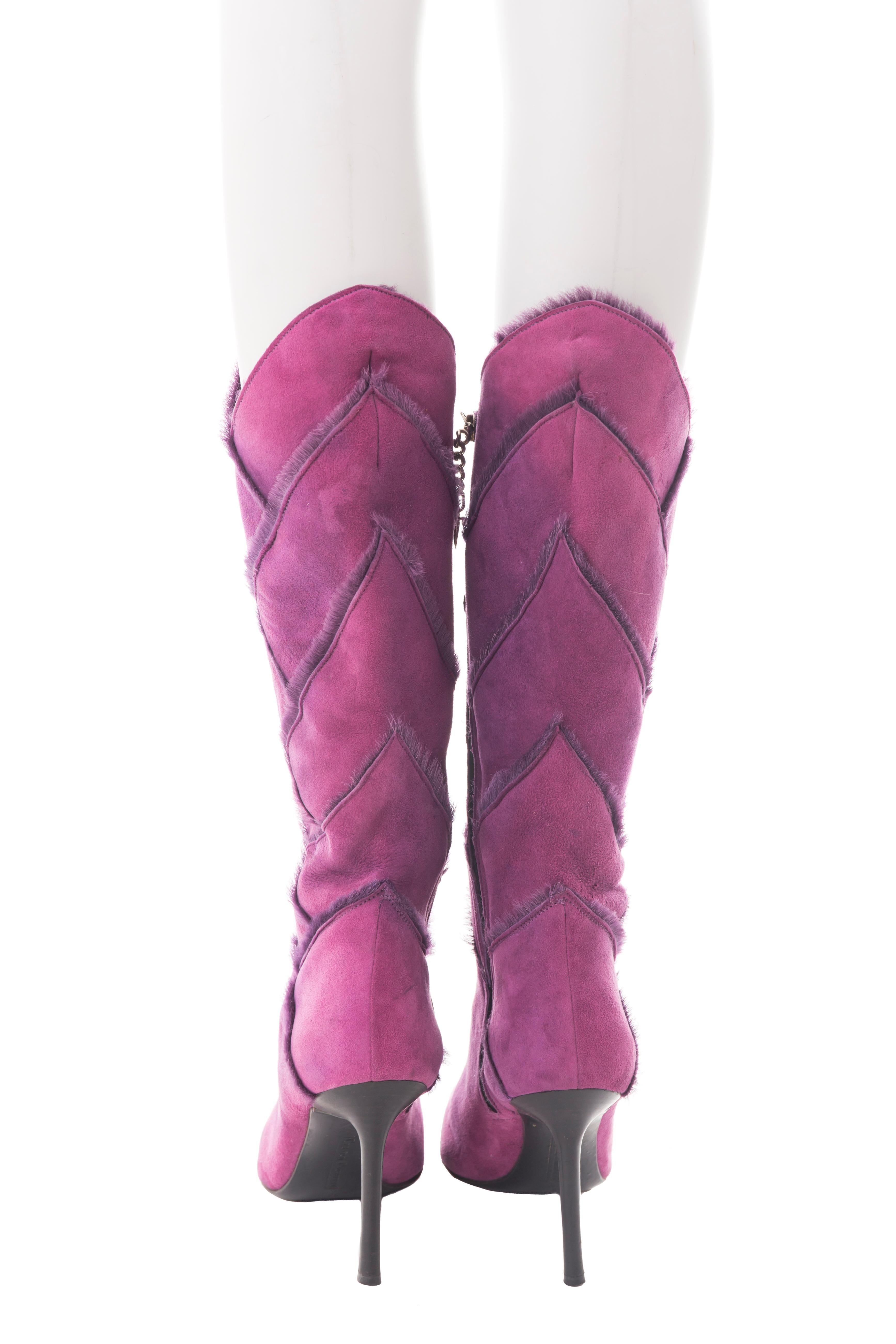 Cesare Paciotti F/W 2002 purple sheepskin fur boots In Good Condition For Sale In Rome, IT