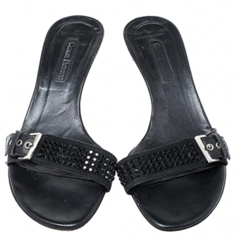 Noir Cesare Paciotti Leather Crystal Embellished Buckle Kitten Heel Mules Size 37 en vente