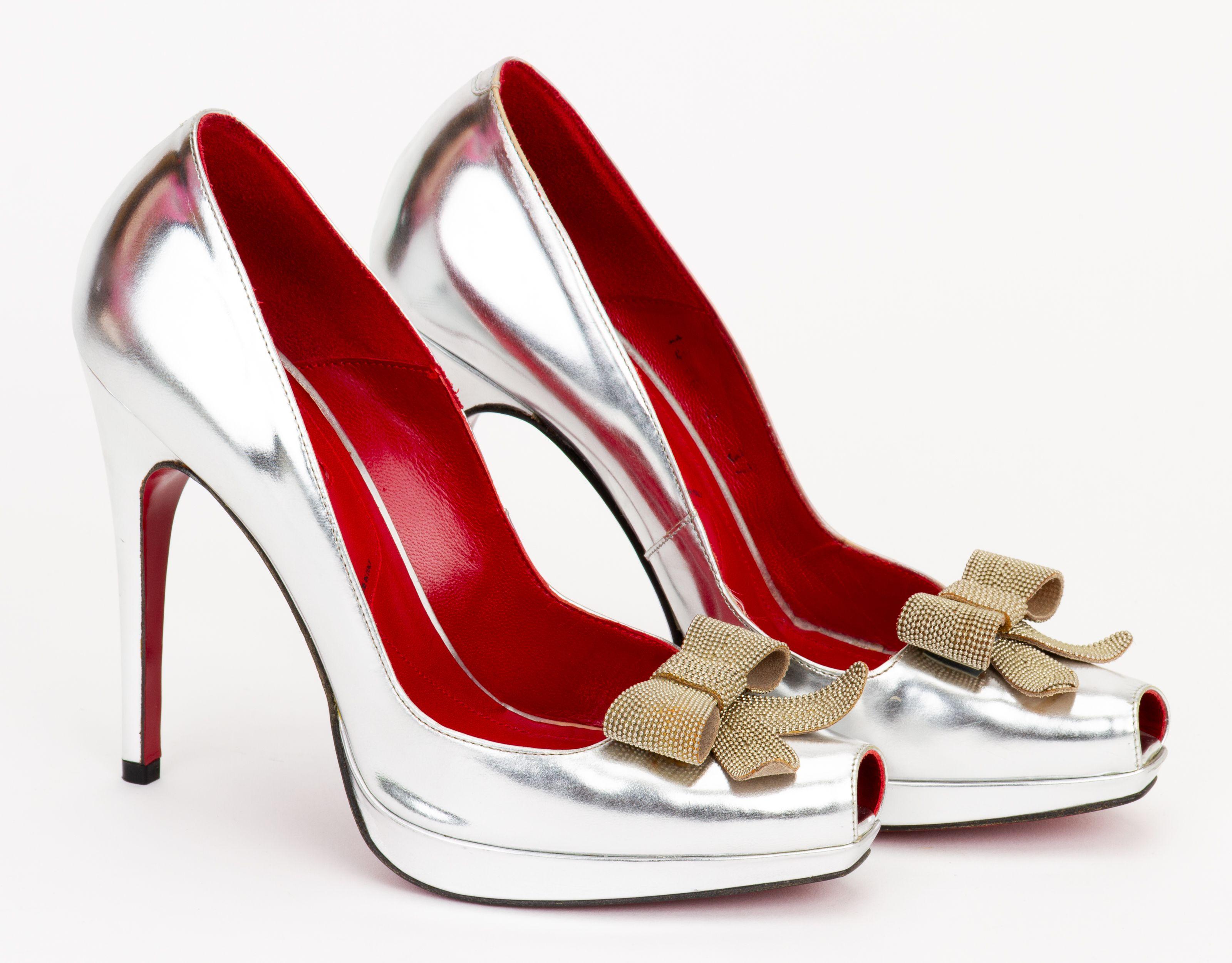 Cesare Paciotti NIB Silver Heels Size 37 en vente