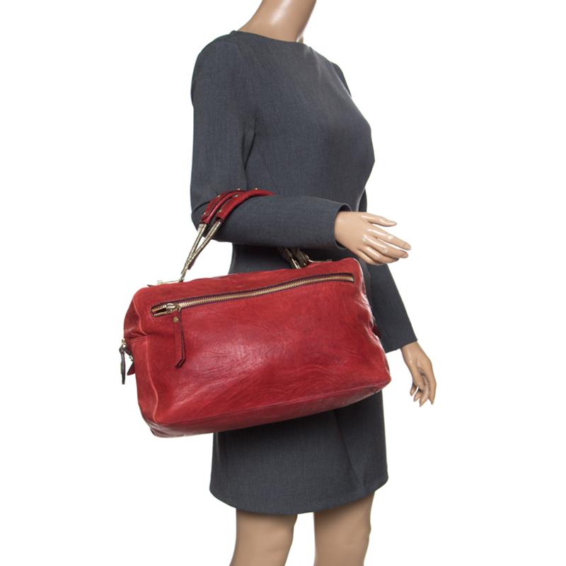 This Cesare Paciotti bag can work wonders for any occasion. The satchel is crafted from leather in a red shade and it features an elegant design of a front zip pocket, two metal-detailed handles and a fabric interior.

Includes: Original Dustbag


