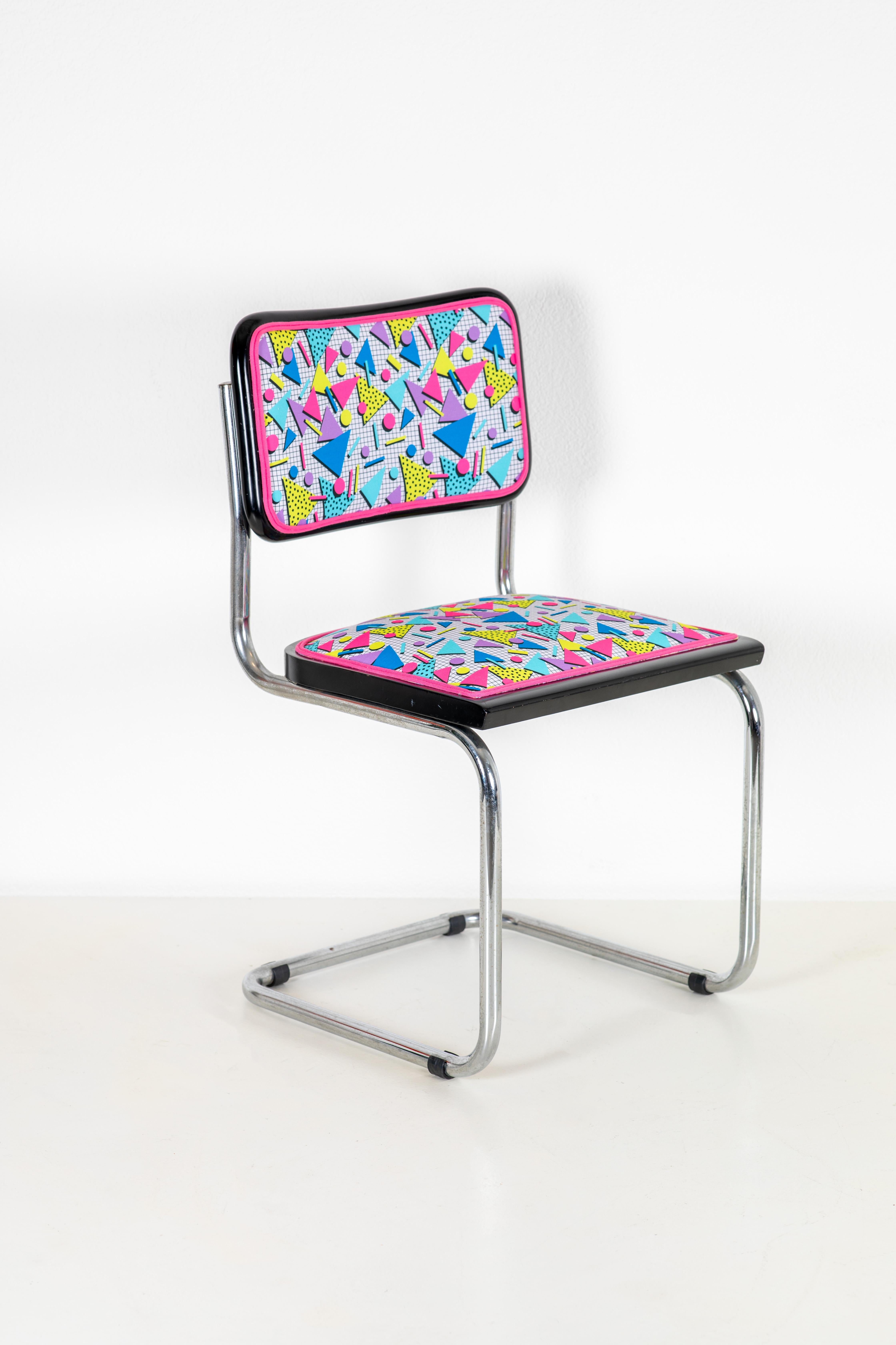 Questo set di quattro sedie Cesca, disegnate dall'iconico Marcel Breuer, è una rappresentazione senza tempo del design modernista. Create nel 1962 e prodotte in Italia, queste sedie presentano una magistrale combinazione di legno laccato, metallo