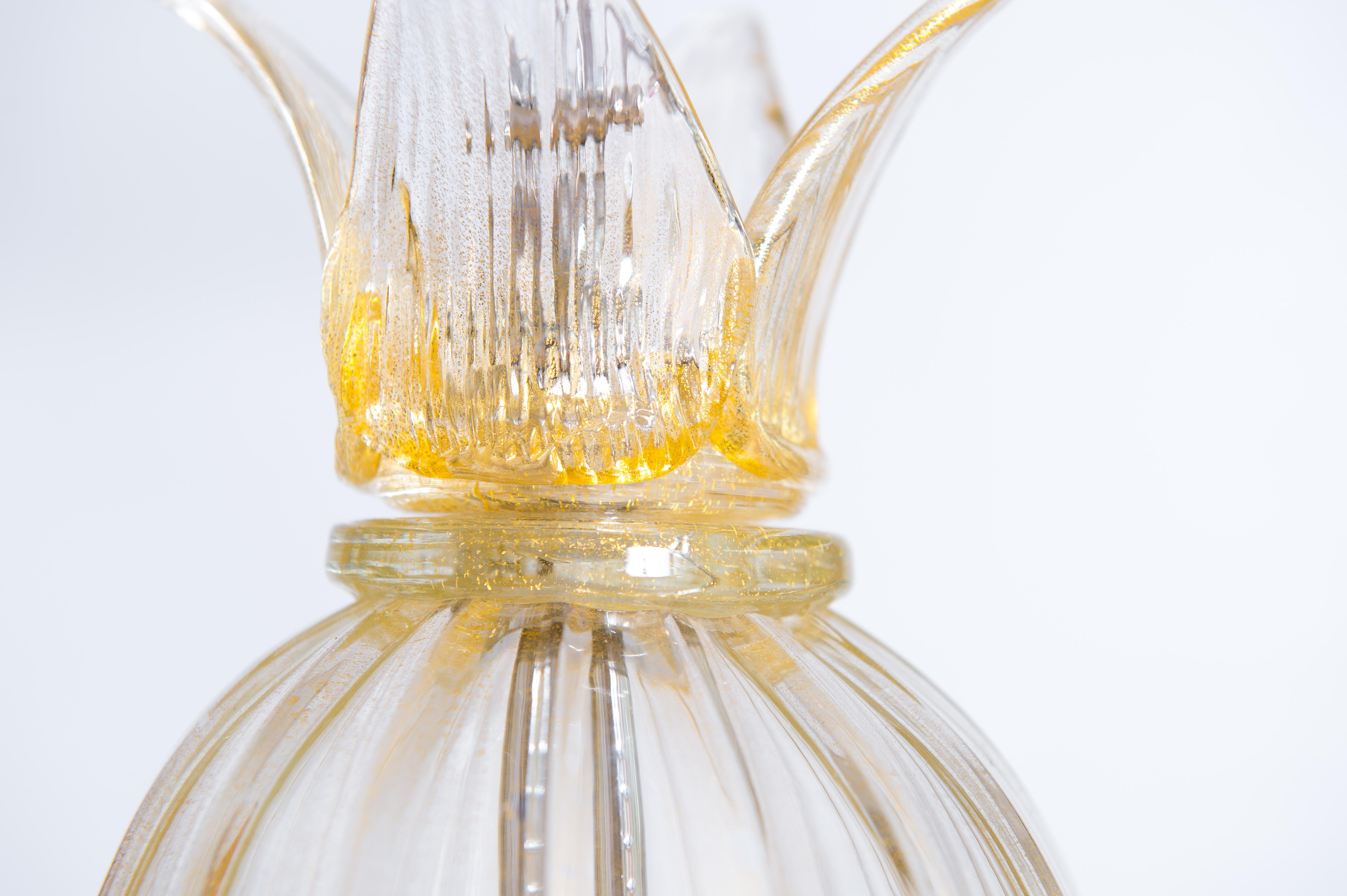 Lampe à suspension contemporaine en verre de Murano soufflé finitions dorées, Italie en vente 8